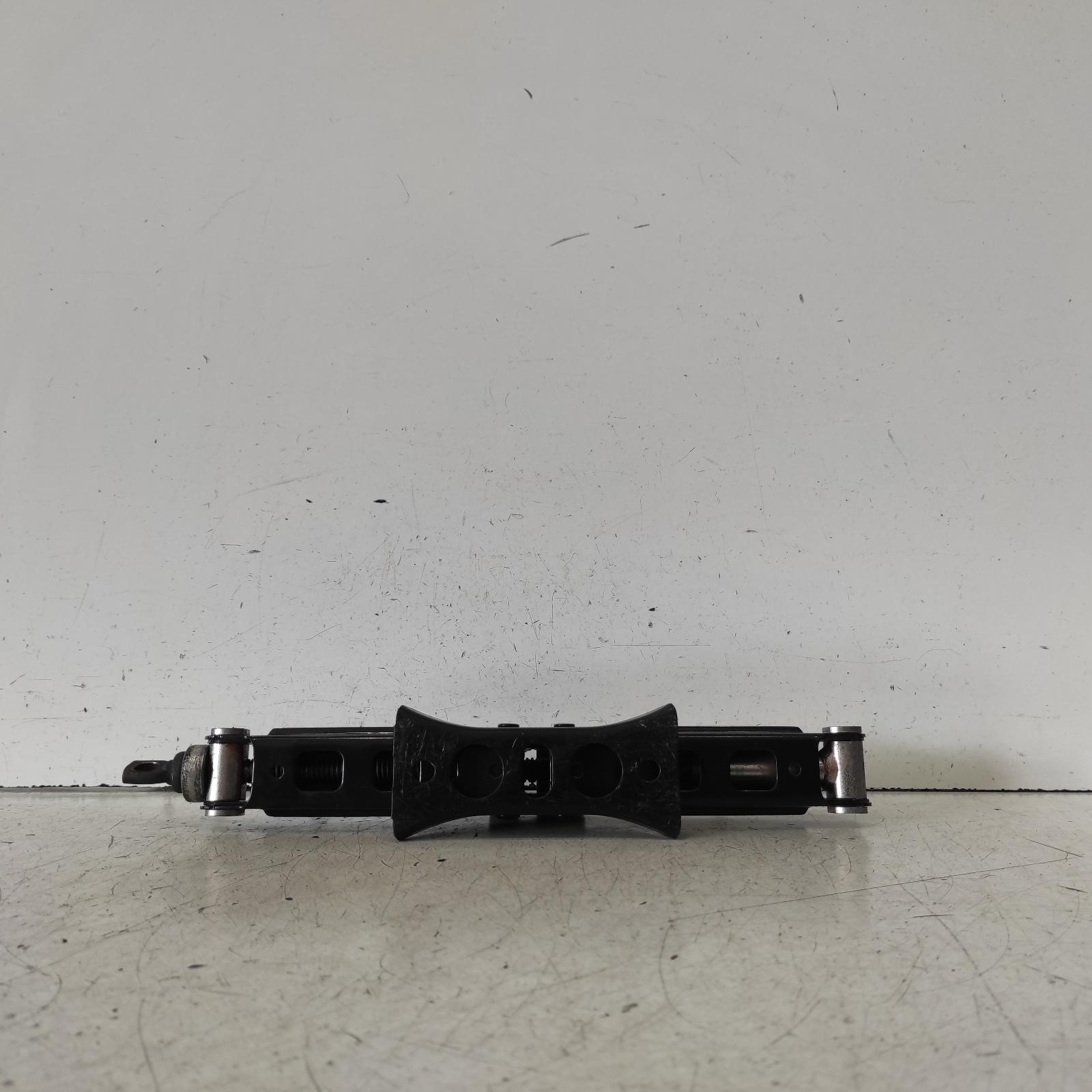 View Auto part Jack Hyundai Accent 2015