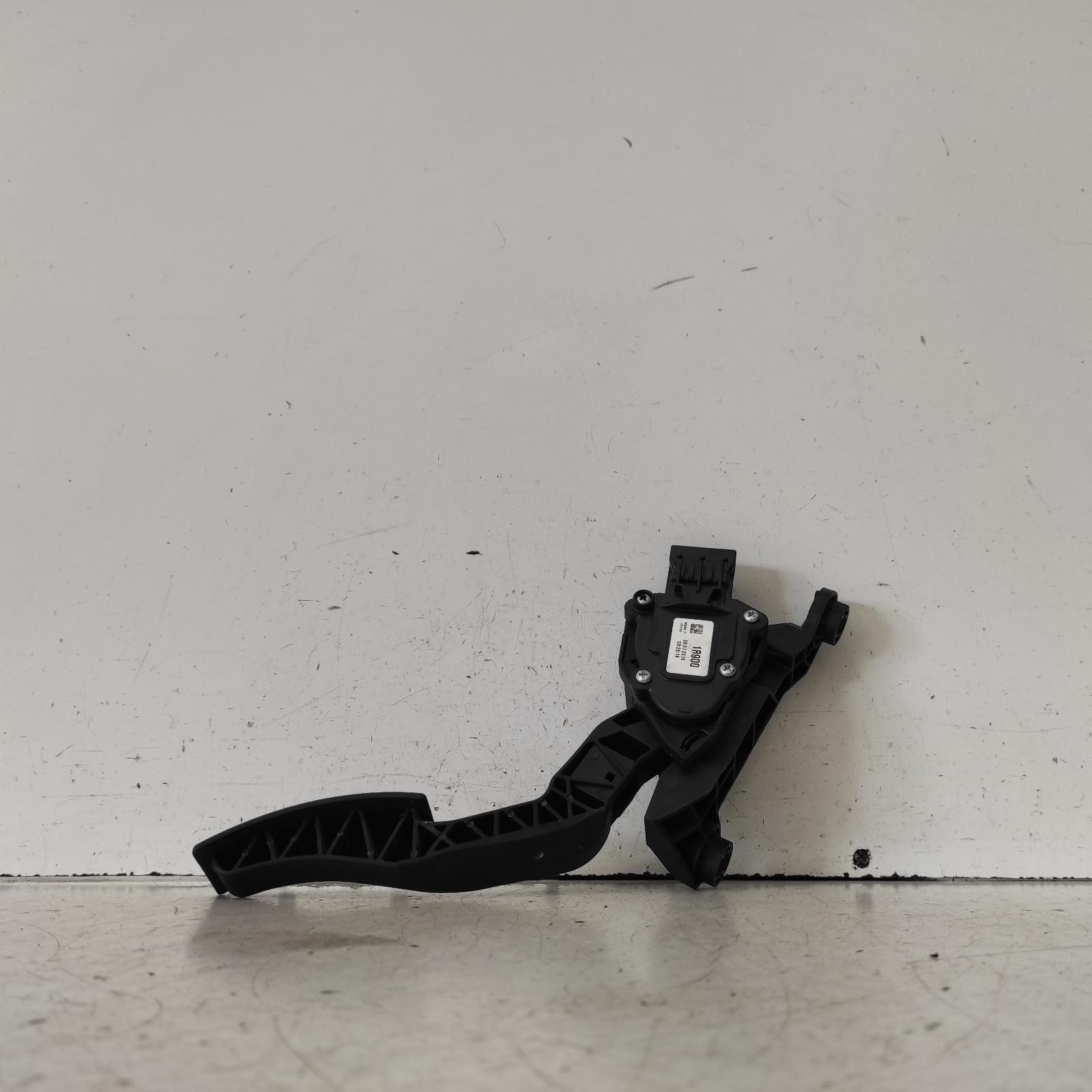 View Auto part Pedal Assembly Hyundai Accent 2015
