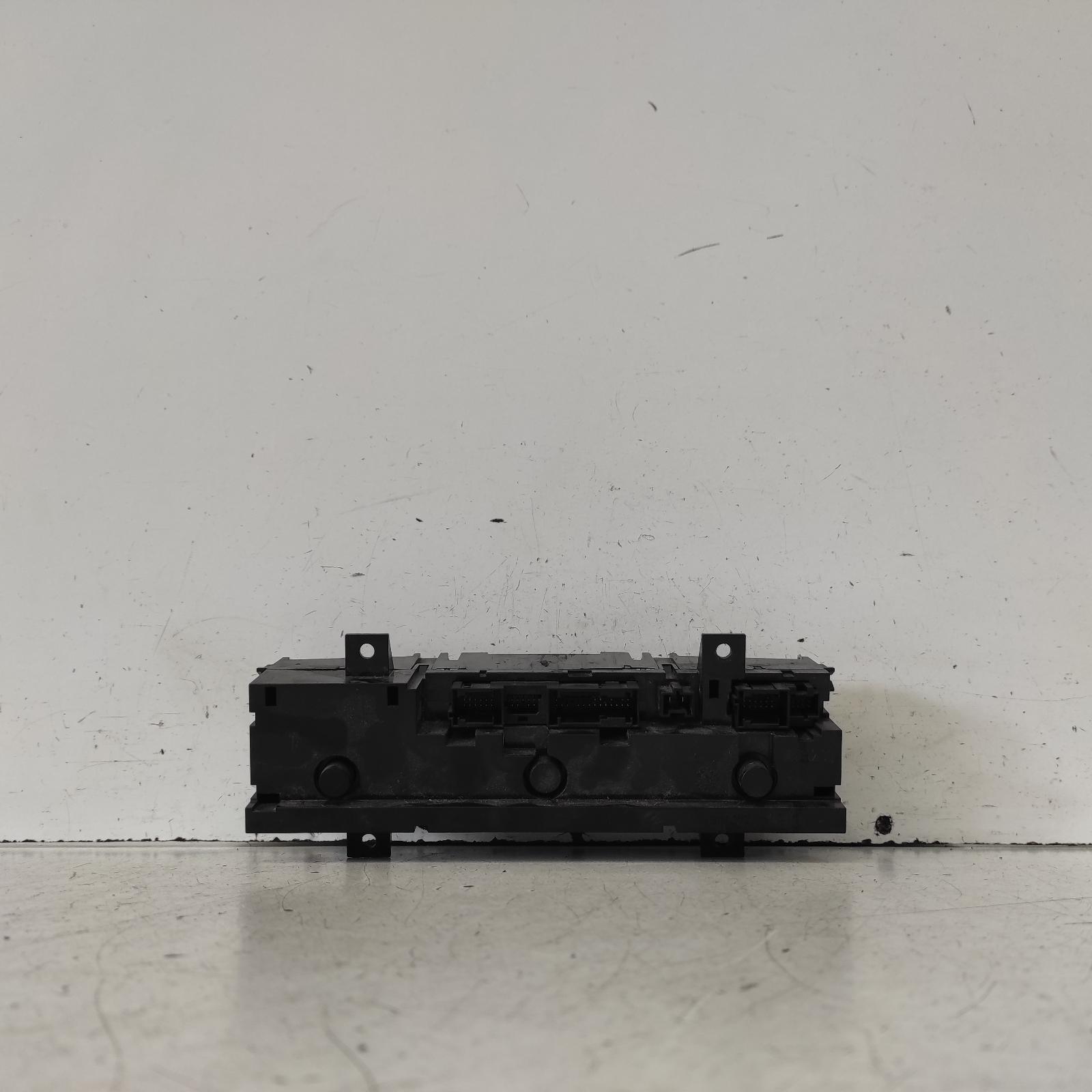 2014 Mercedes Sprinter Heater/Ac Controls View Auto part Heater/Ac Controls Mercedes Sprinter 2014
