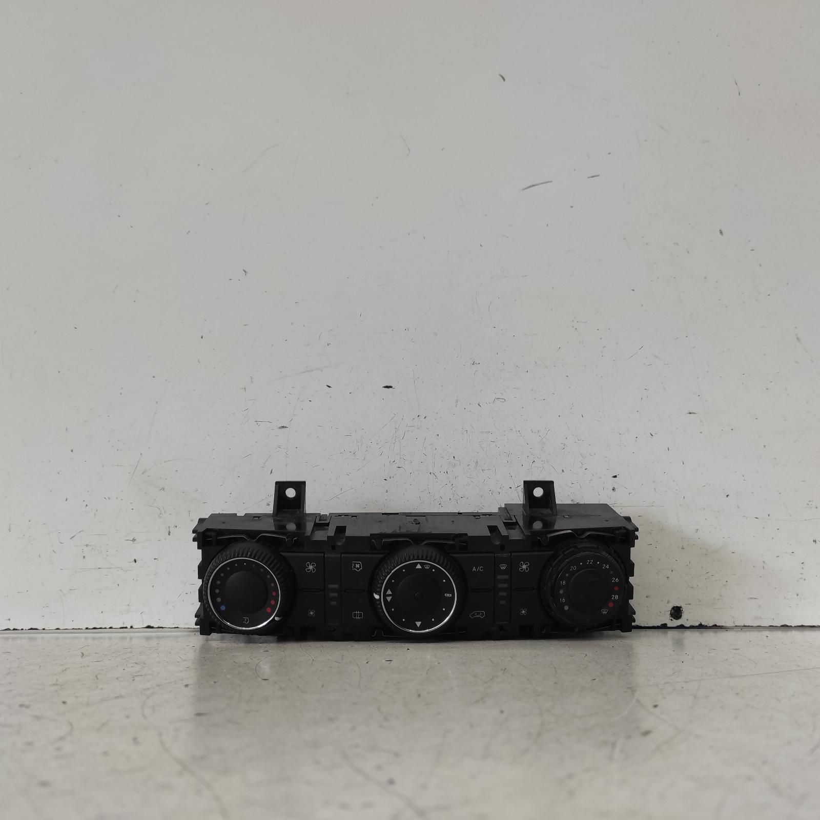 2014 Mercedes Sprinter Heater/Ac Controls View Auto part Heater/Ac Controls Mercedes Sprinter 2014