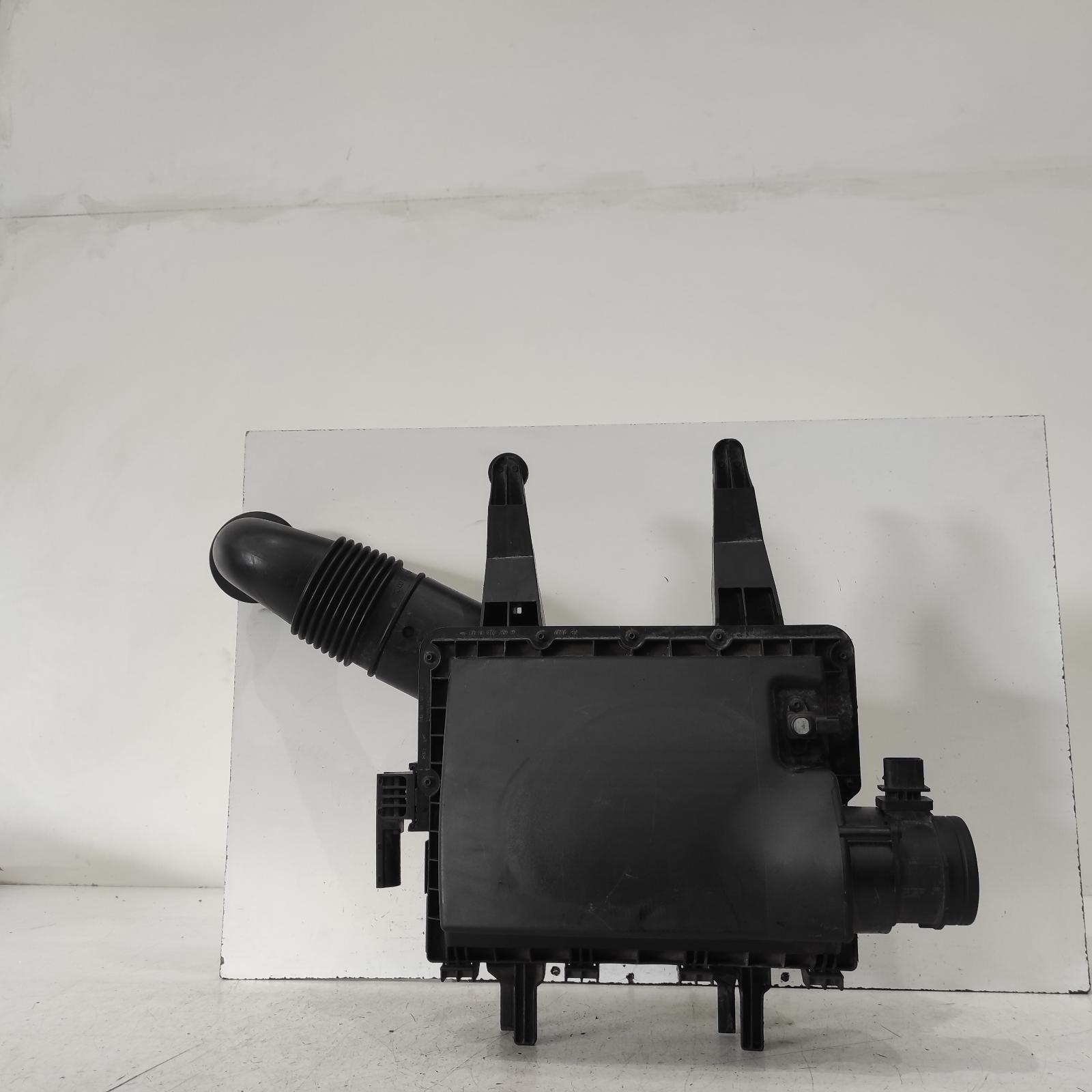 2014 Mercedes Sprinter Air Cleaner/Box View Auto part Air Cleaner/Box Mercedes Sprinter 2014