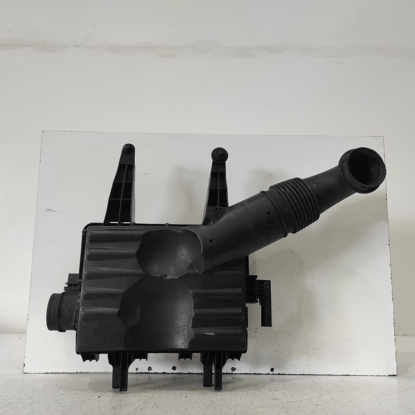 2014 Mercedes Sprinter Air Cleaner/Box View Auto part Air Cleaner/Box Mercedes Sprinter 2014