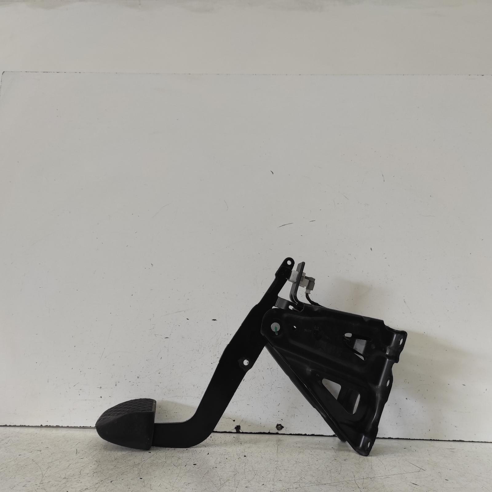 View Auto part Pedal Assembly Mercedes Sprinter 2014