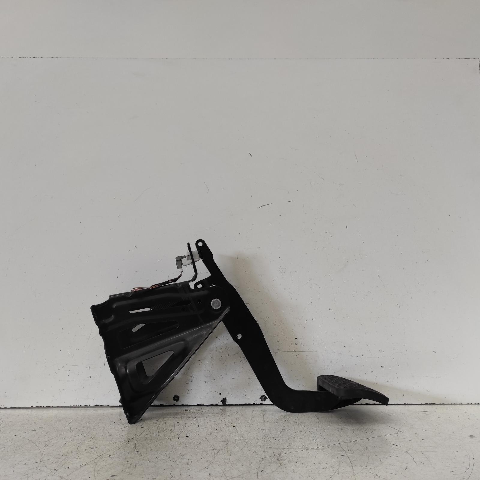 View Auto part Pedal Assembly Mercedes Sprinter 2014