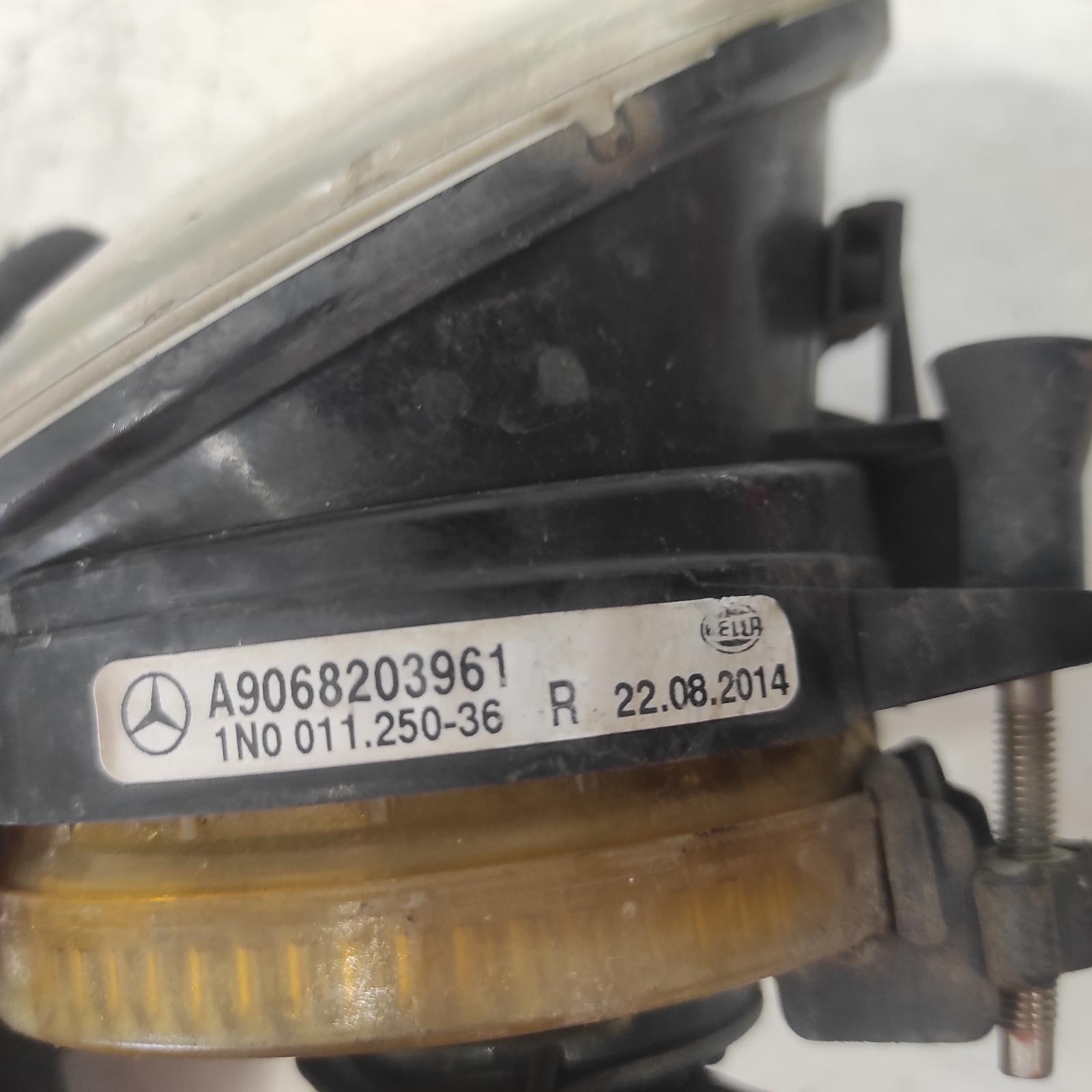 2014 Mercedes Sprinter Right Indicator/Fog/Side View Auto part Right Indicator/Fog/Side Mercedes Sprinter 2014
