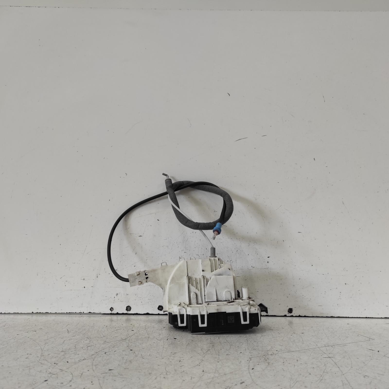 View Auto part Door/Boot/Gate Lock Mercedes Sprinter 2014