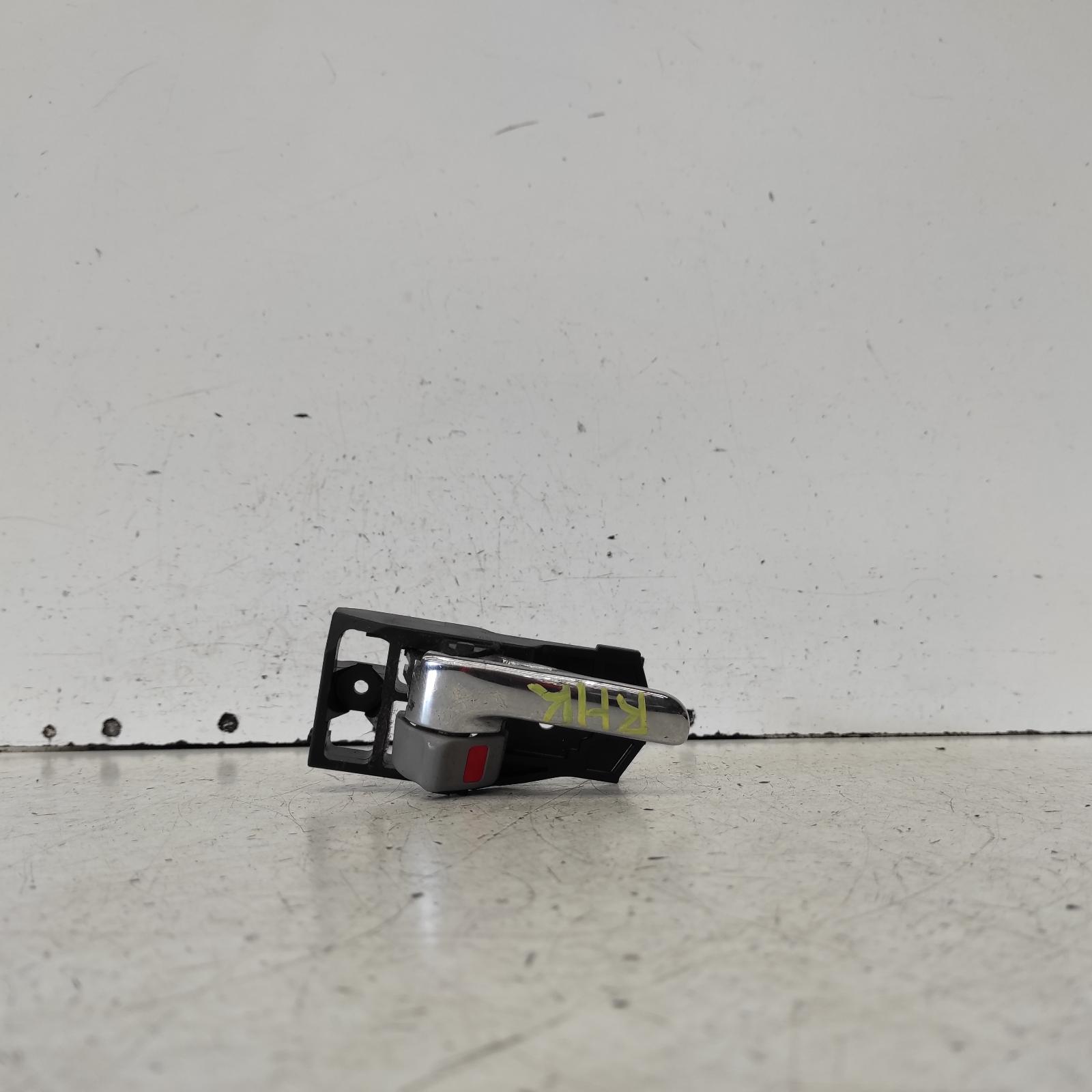 View Auto part Door Handle Toyota Kluger 2004