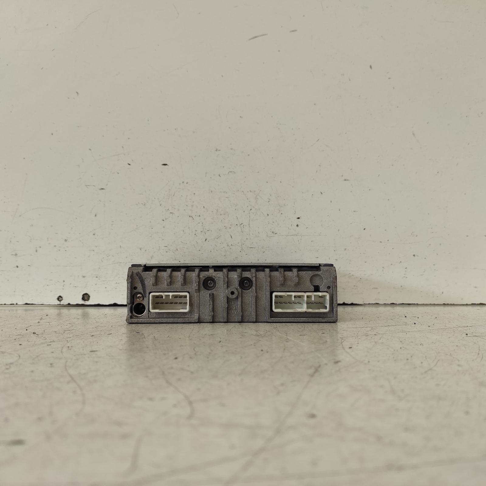 View Auto part Radio/Cd/Dvd/Sat/Tv Toyota Camry 2000