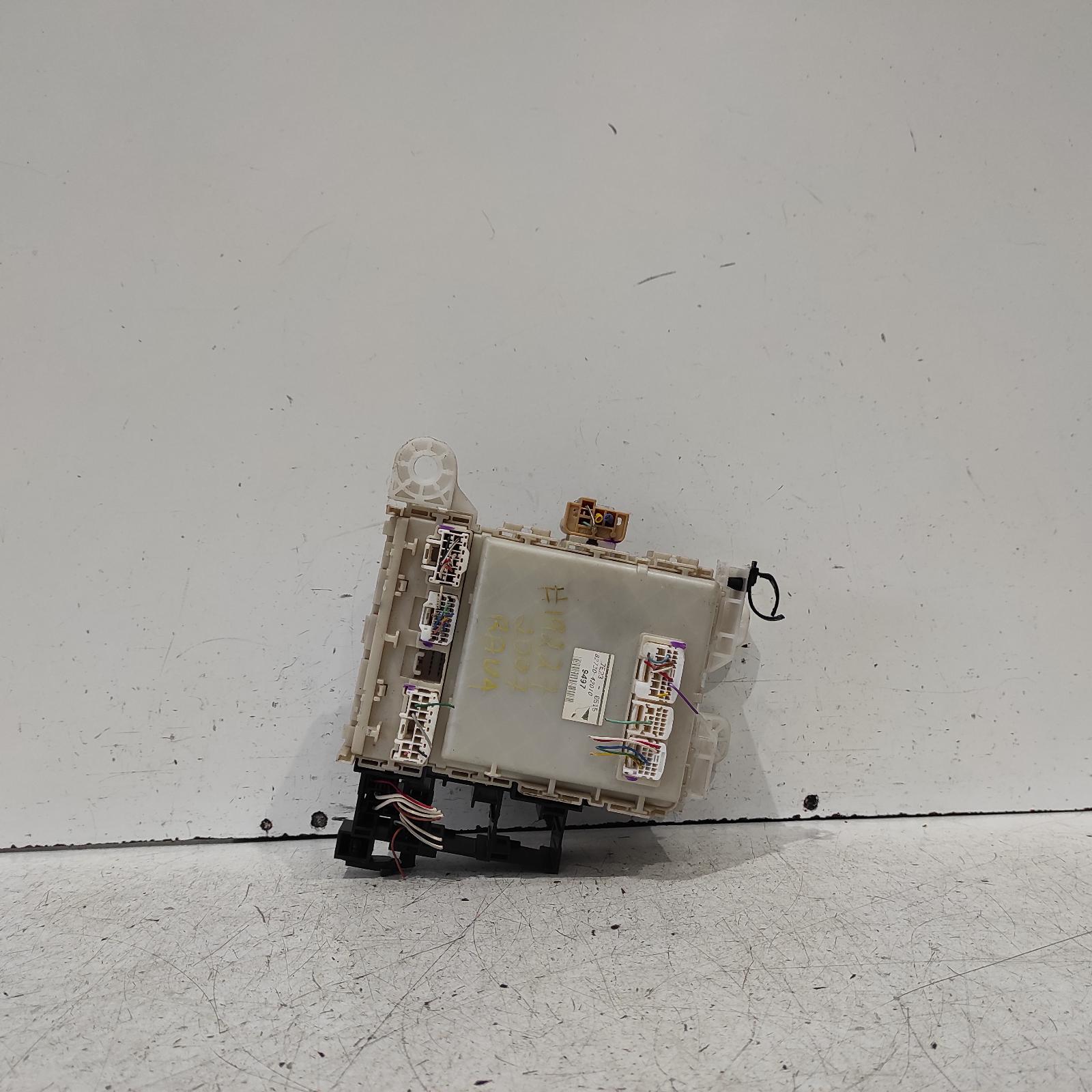 View Auto part Fuse Box Toyota Rav4 2007