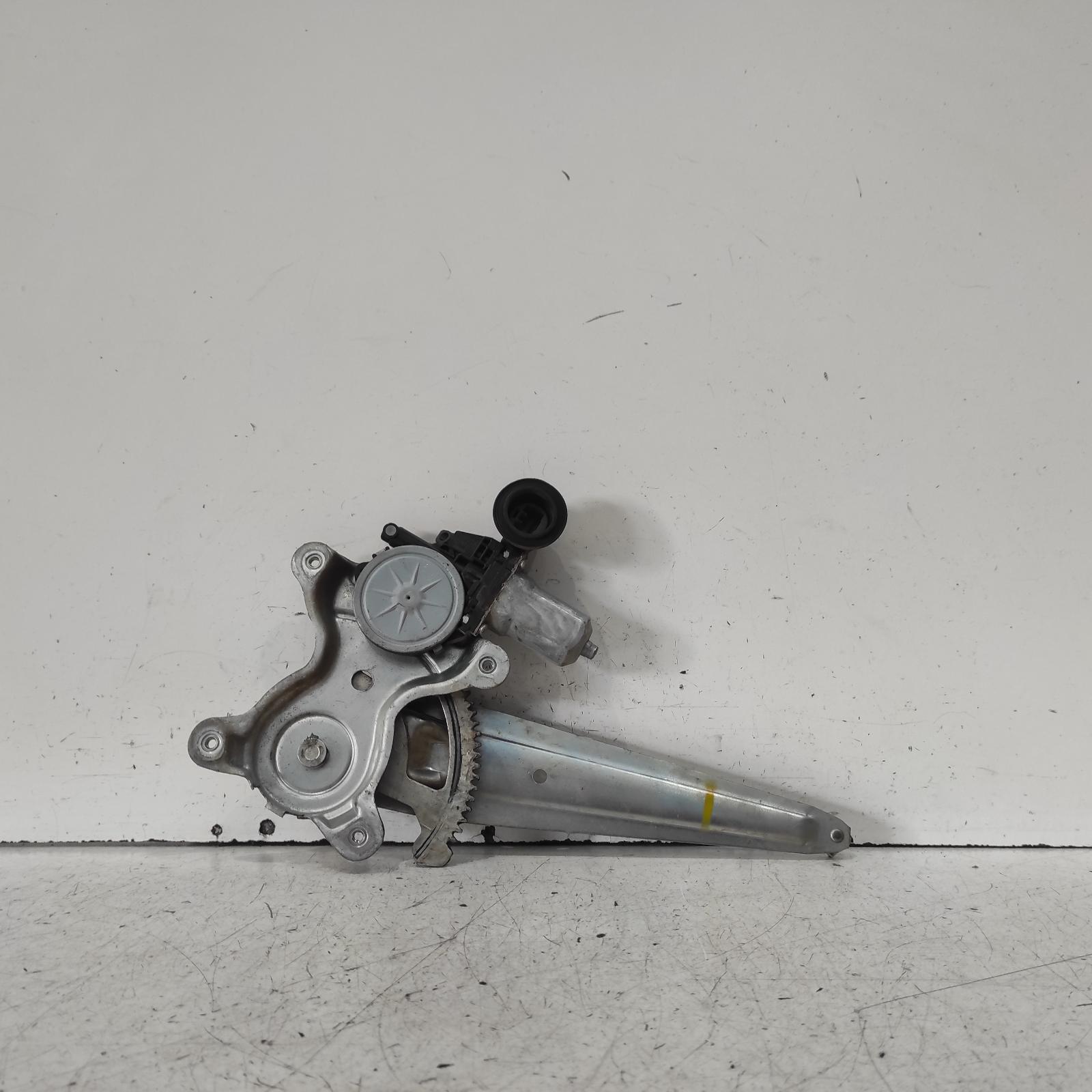 View Auto part Left Rear Wnd Reg/Motor Toyota Rav4 2007