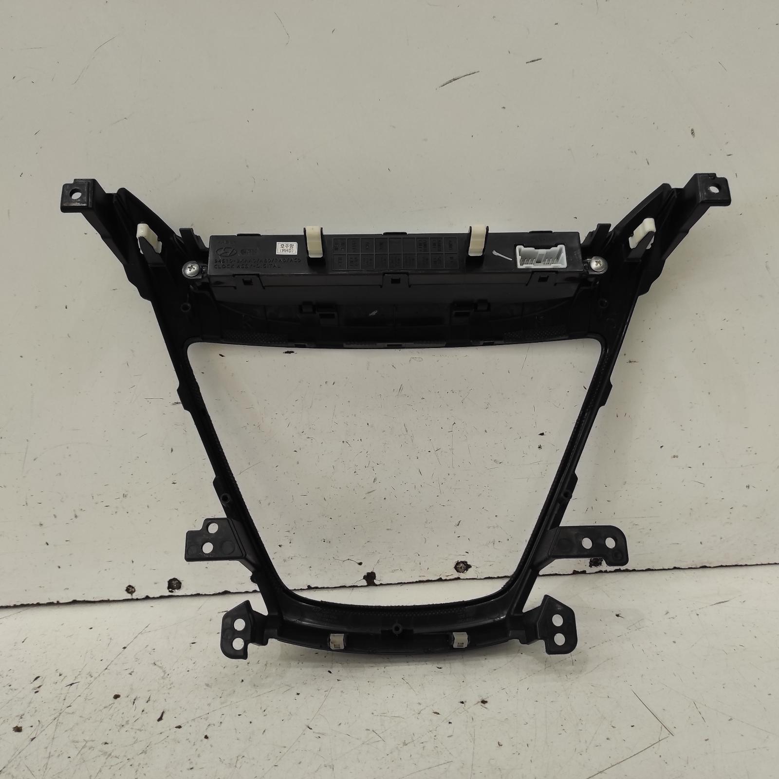 View Auto part Clock Hyundai Elantra 2014