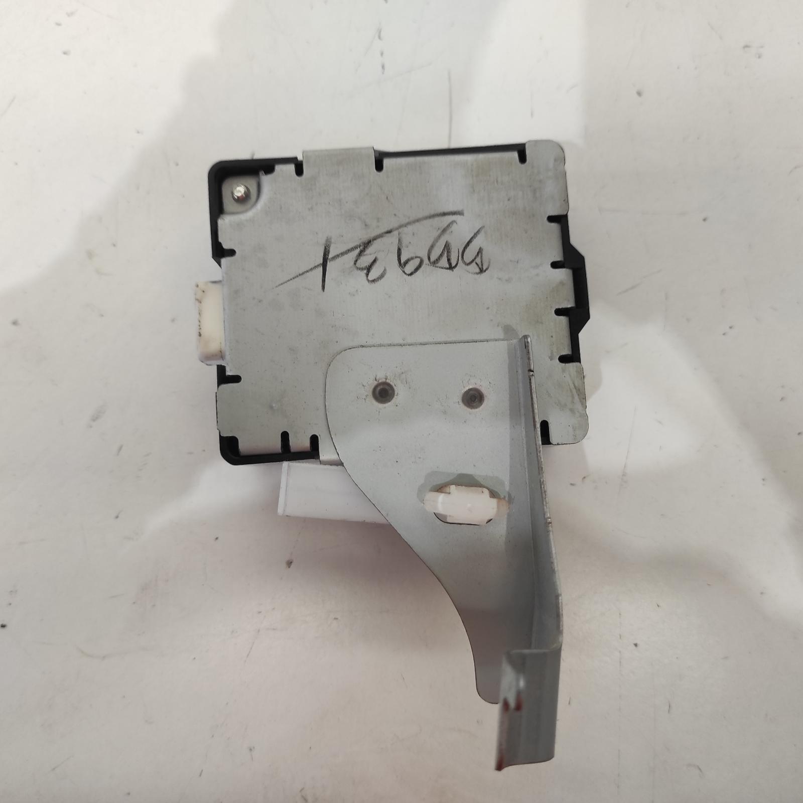 2006 Toyota Hilux Misc Switch/Relay View Auto part Misc Switch/Relay Toyota Hilux 2006