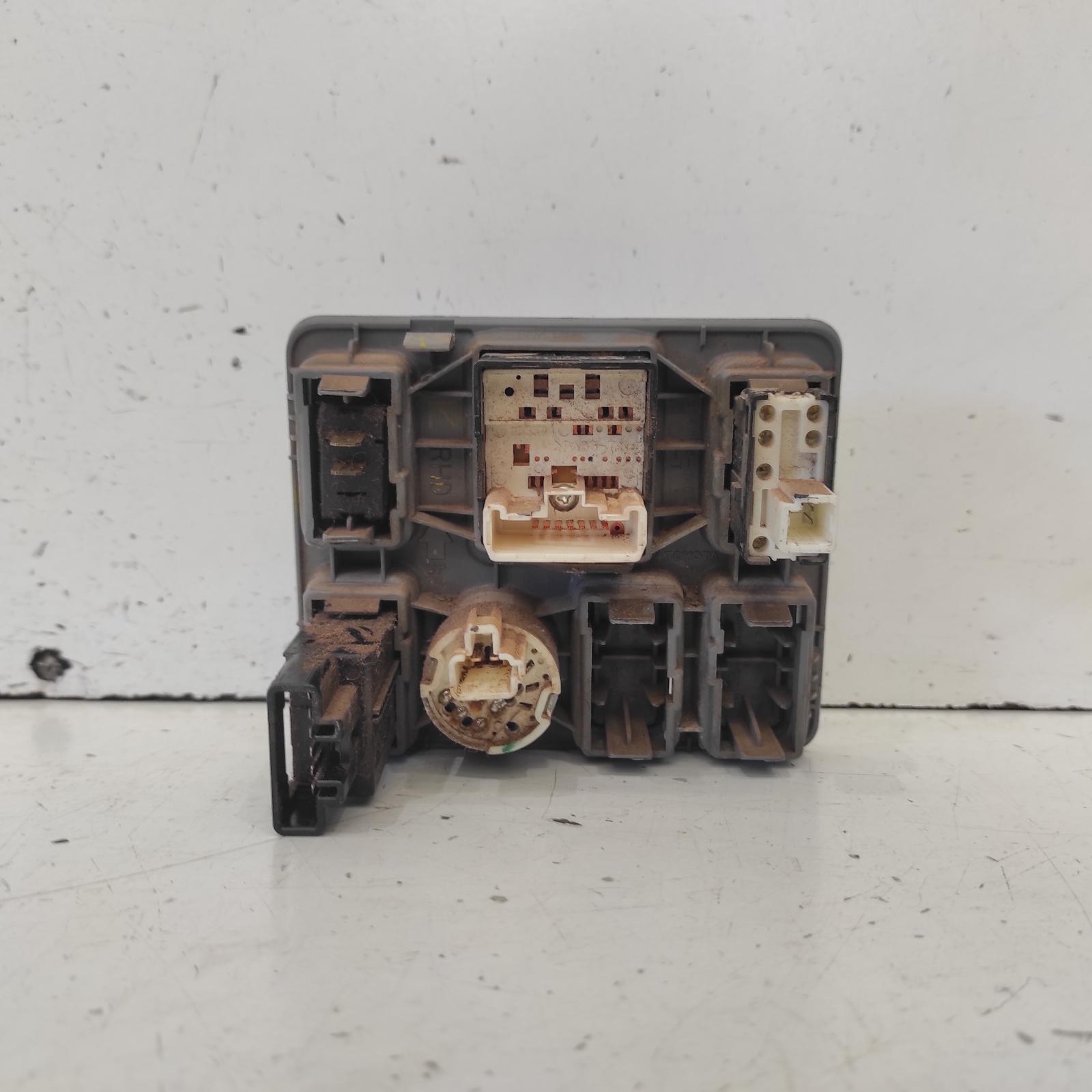 2006 Toyota Hilux Misc Switch/Relay View Auto part Misc Switch/Relay Toyota Hilux 2006