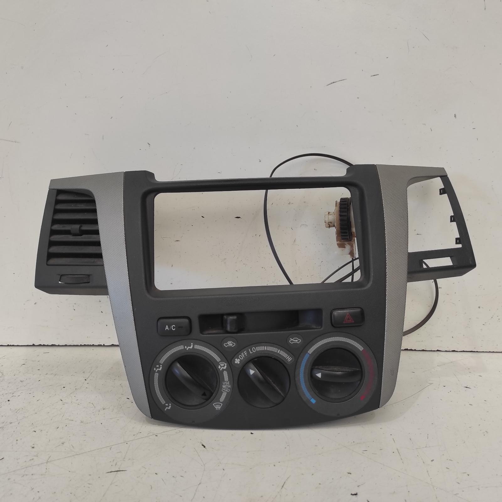 2006 Toyota Hilux Heater/Ac Controls View Auto part Heater/Ac Controls Toyota Hilux 2006