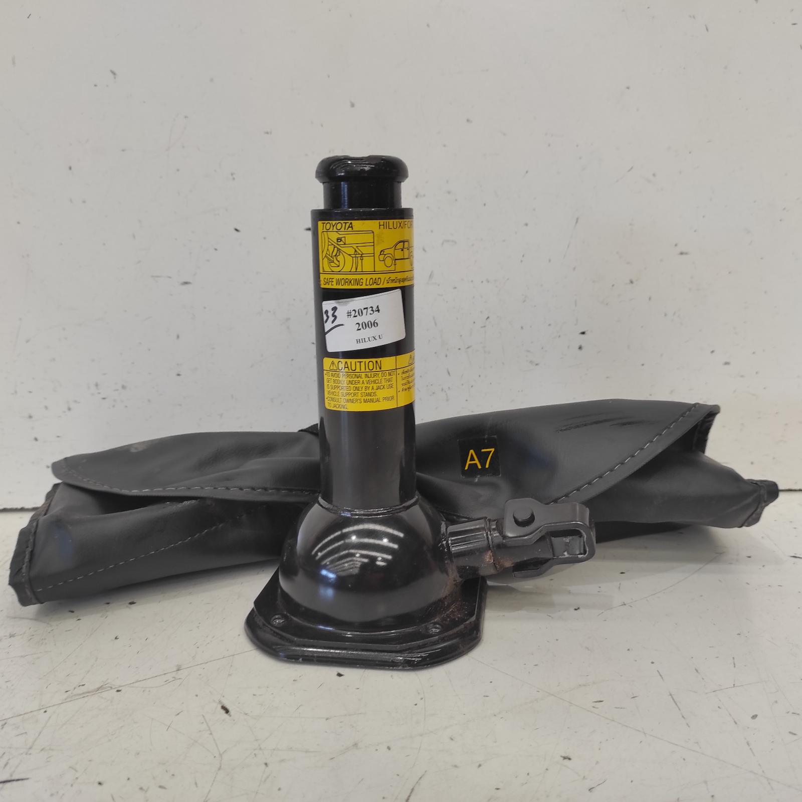 2006 Toyota Hilux Jack/Tool Kit View Auto part Jack/Tool Kit Toyota Hilux 2006