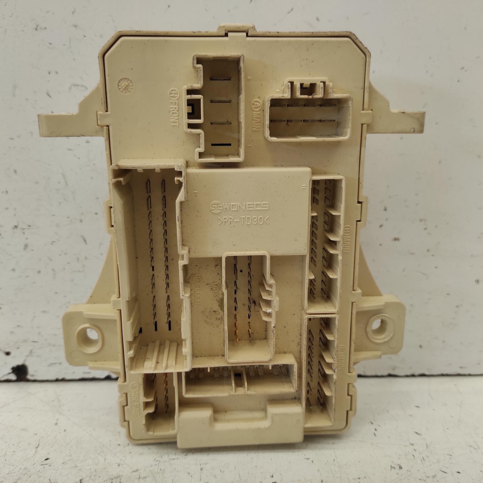 View Auto part Fuse Box Hyundai Elantra 2008