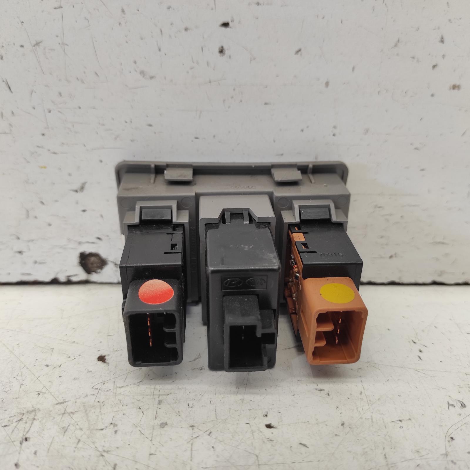 View Auto part Misc Switch/Relay Hyundai Elantra 2008