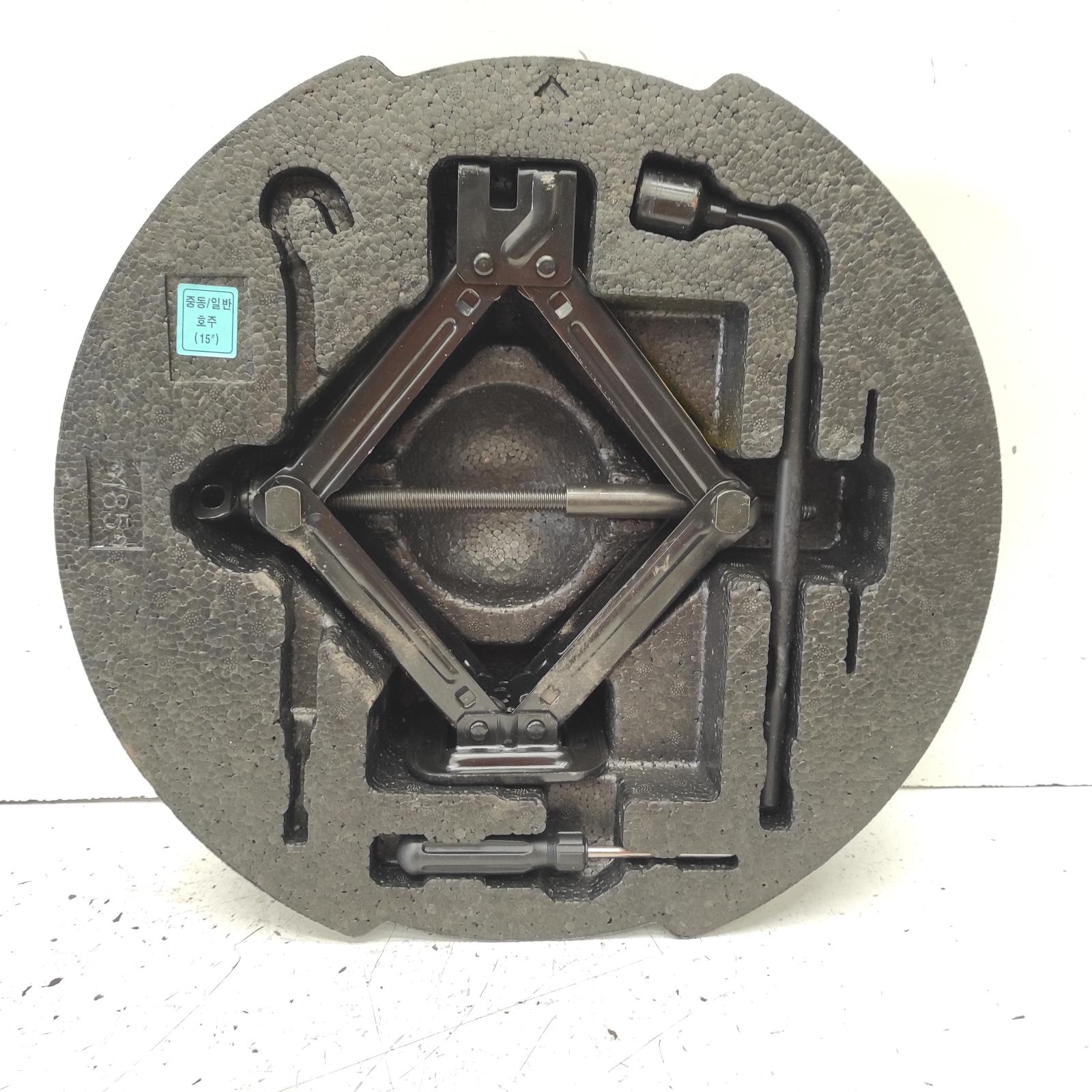 View Auto part Jack/Tool Kit Hyundai Elantra 2008