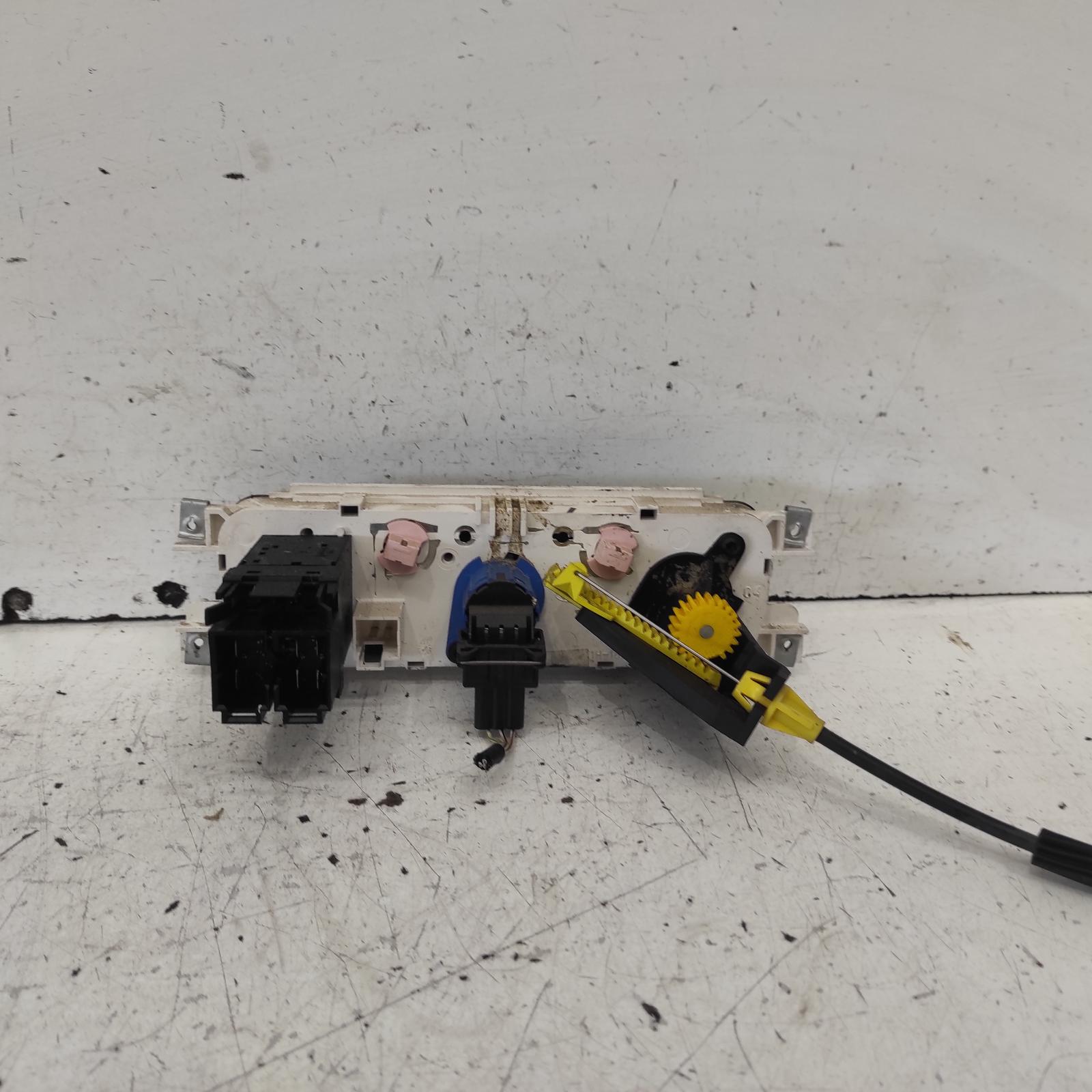 View Auto part Heater/Ac Controls Ford Transit 2004