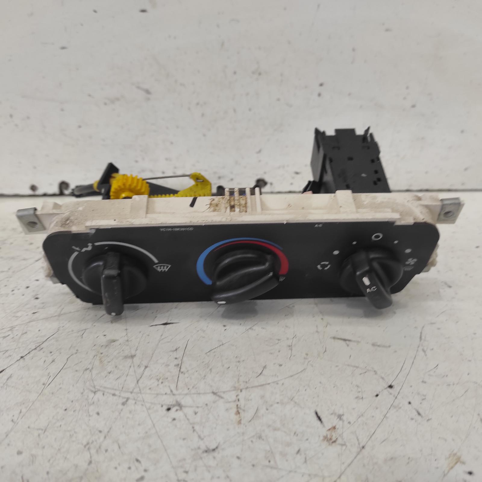 View Auto part Heater/Ac Controls Ford Transit 2004