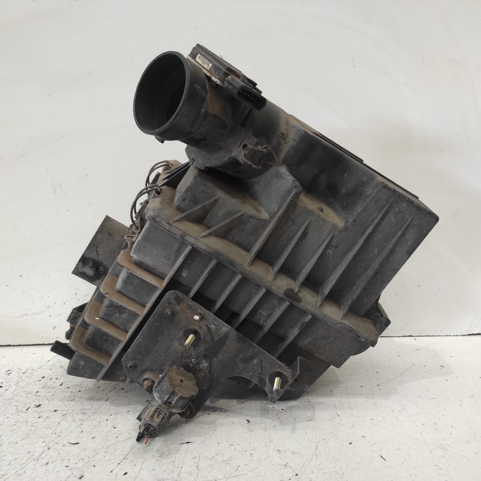 2004 Ford Transit Air Cleaner/Box View Auto part Air Cleaner/Box Ford Transit 2004