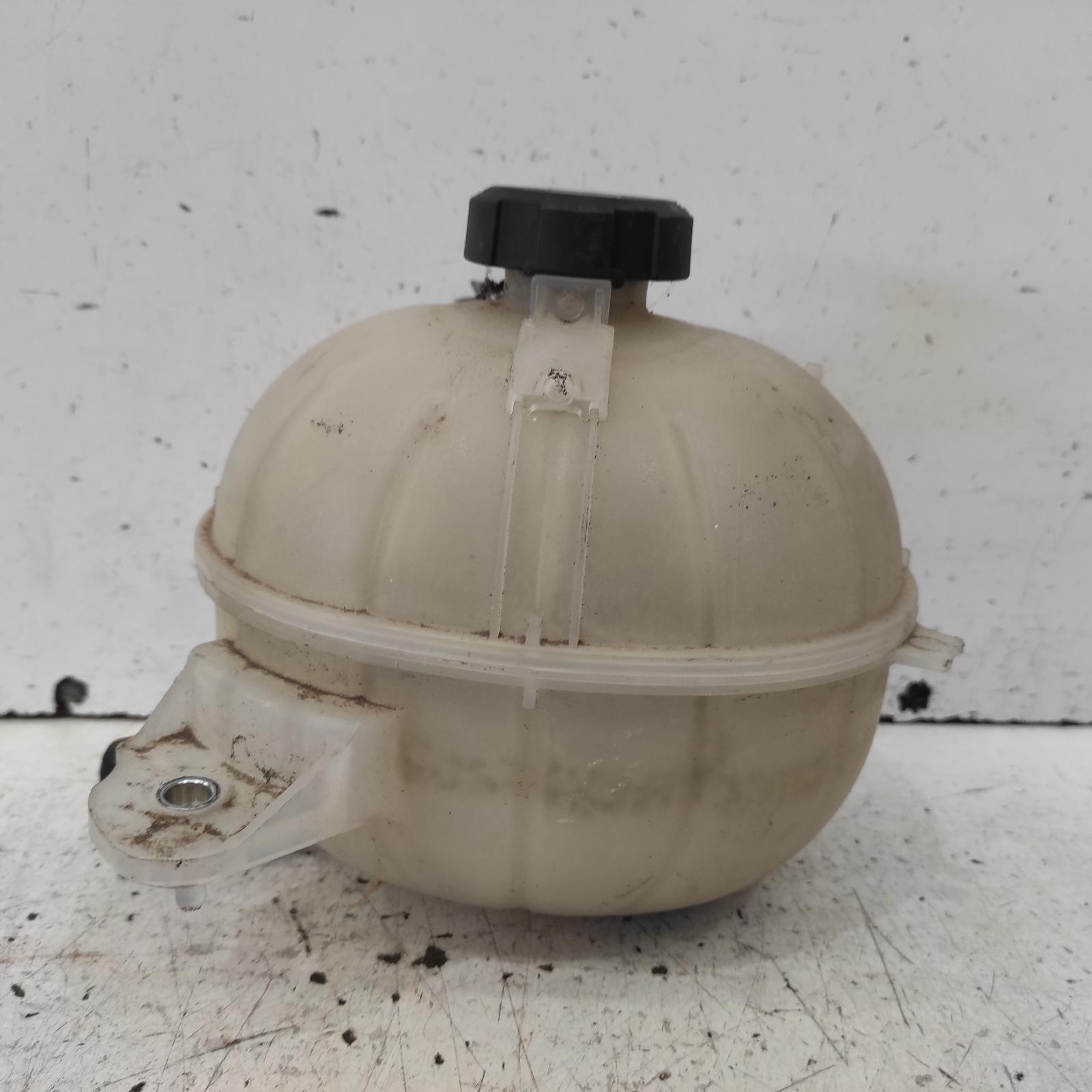 View Auto part Overflow Bottle Kia Sportage 2018