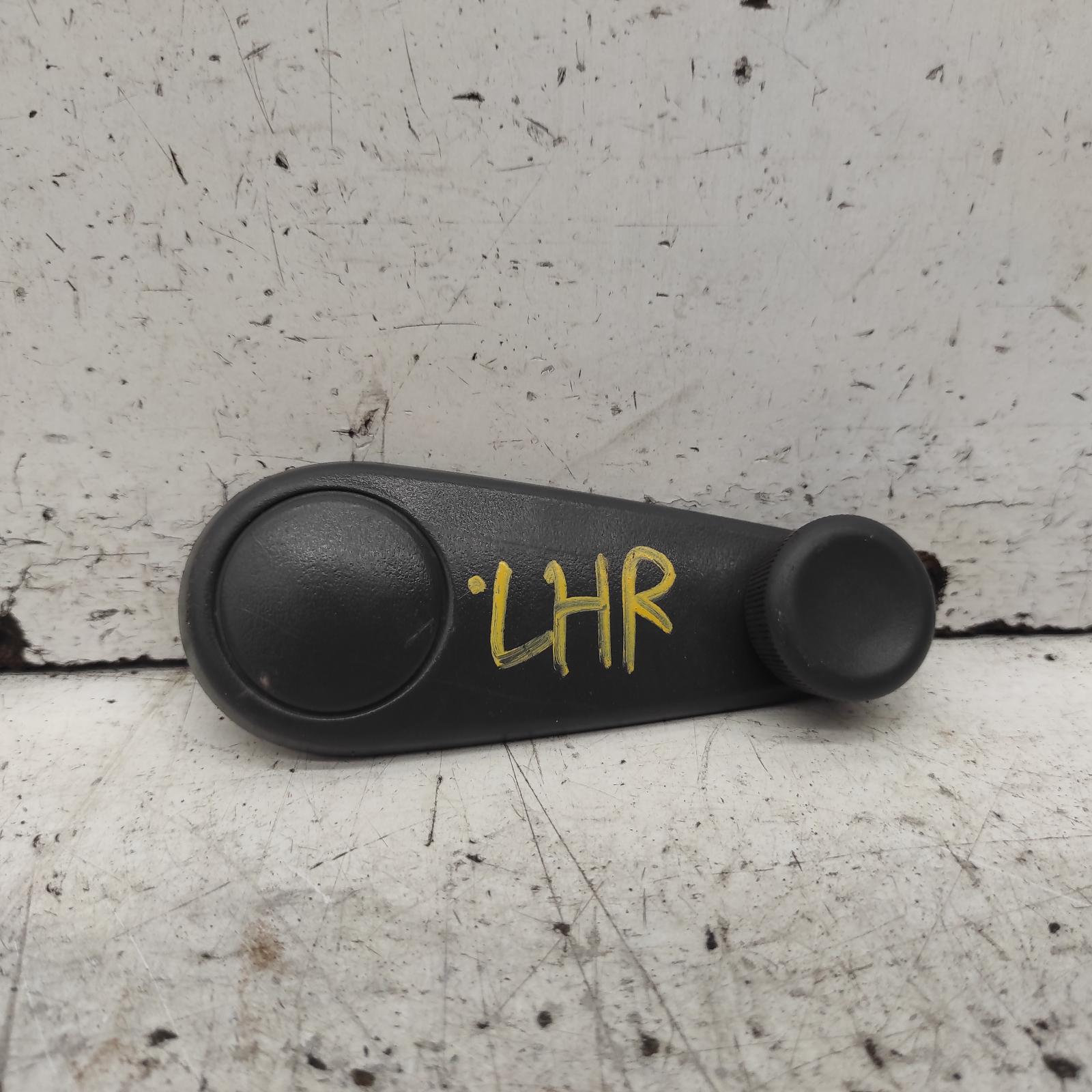 View Auto part Winder Handle Mitsubishi Pajero 1994