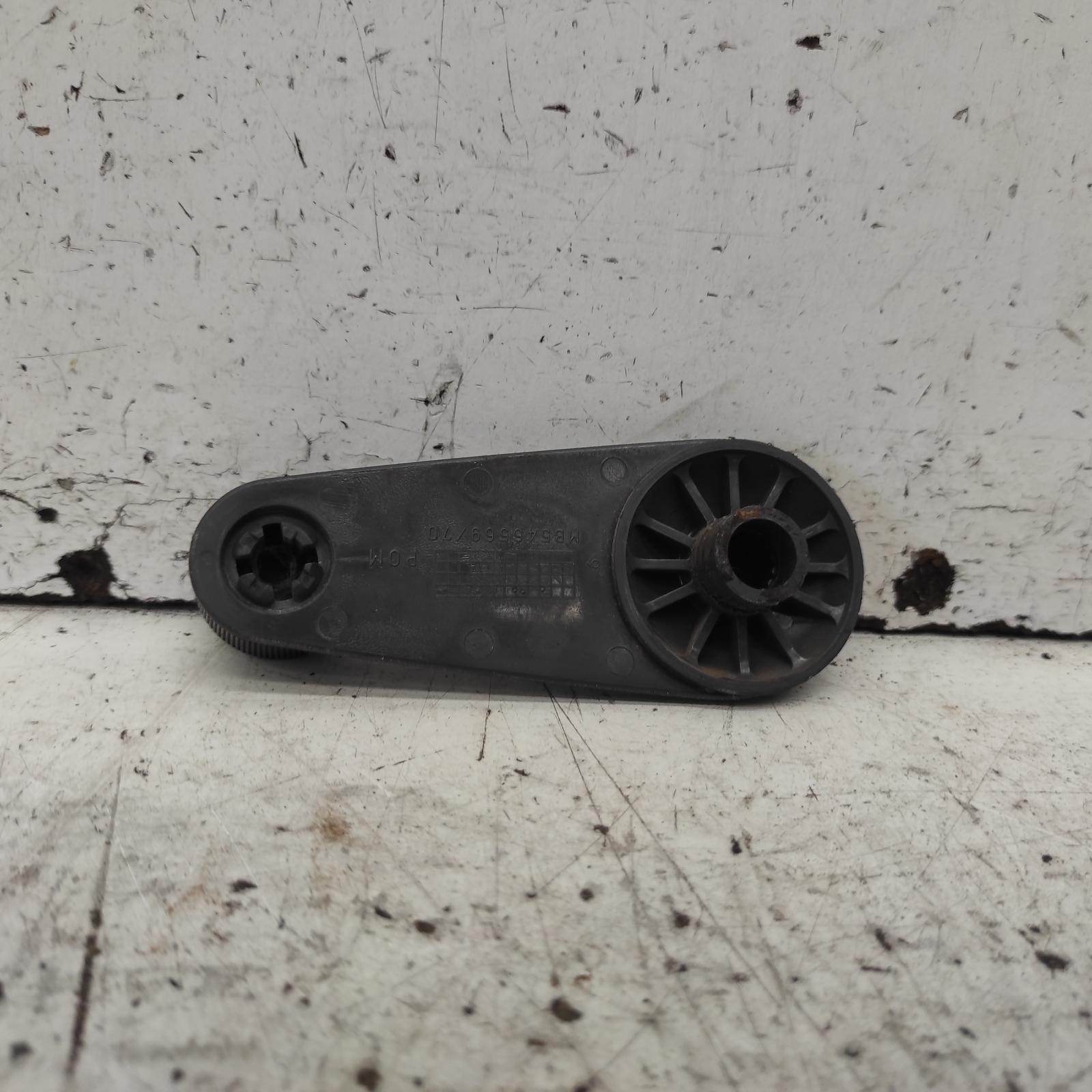 View Auto part Winder Handle Mitsubishi Pajero 1994