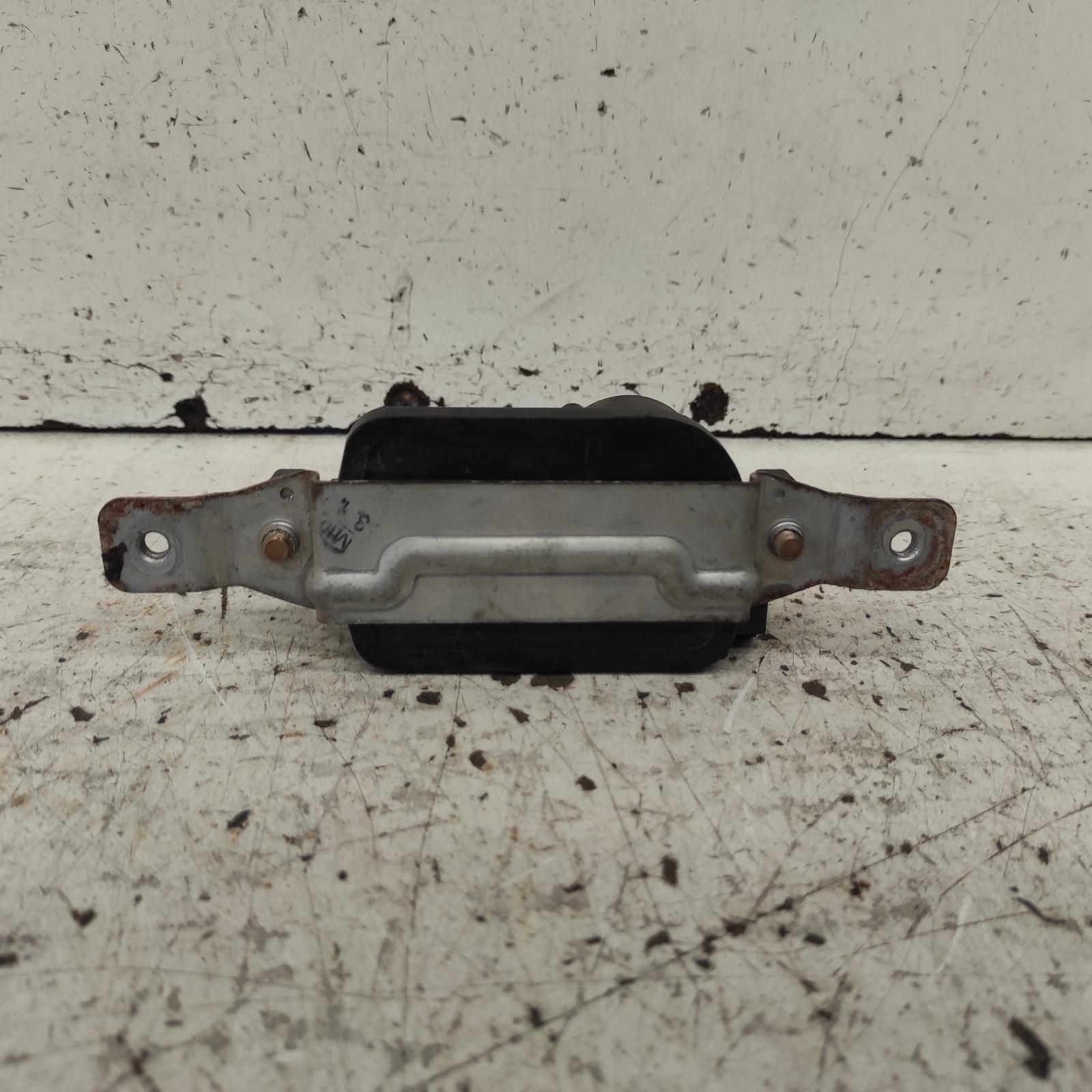 View Auto part Door/Boot/Gate Lock Mitsubishi Pajero 1994