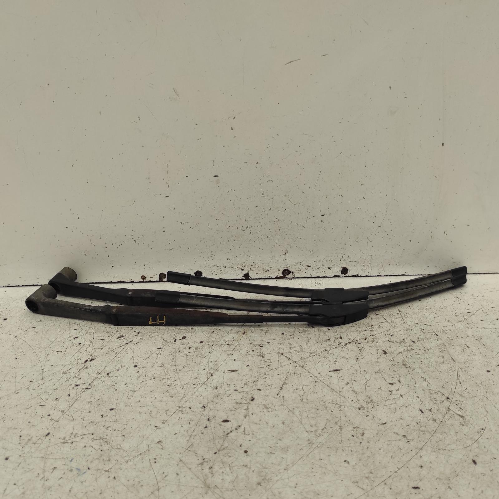View Auto part Wiper Arm Mitsubishi Pajero 1994