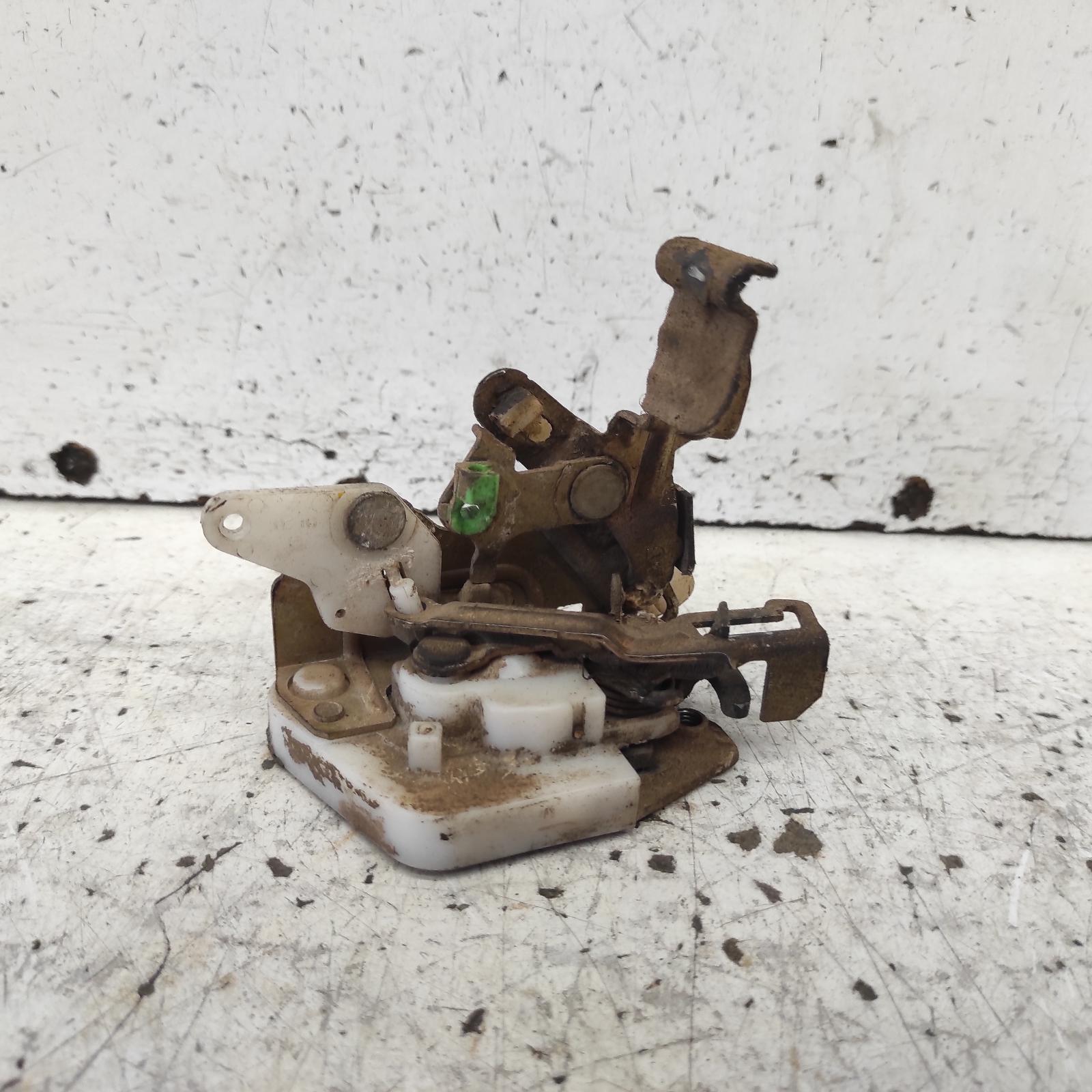 View Auto part Door/Boot/Gate Lock Mitsubishi Pajero 1994