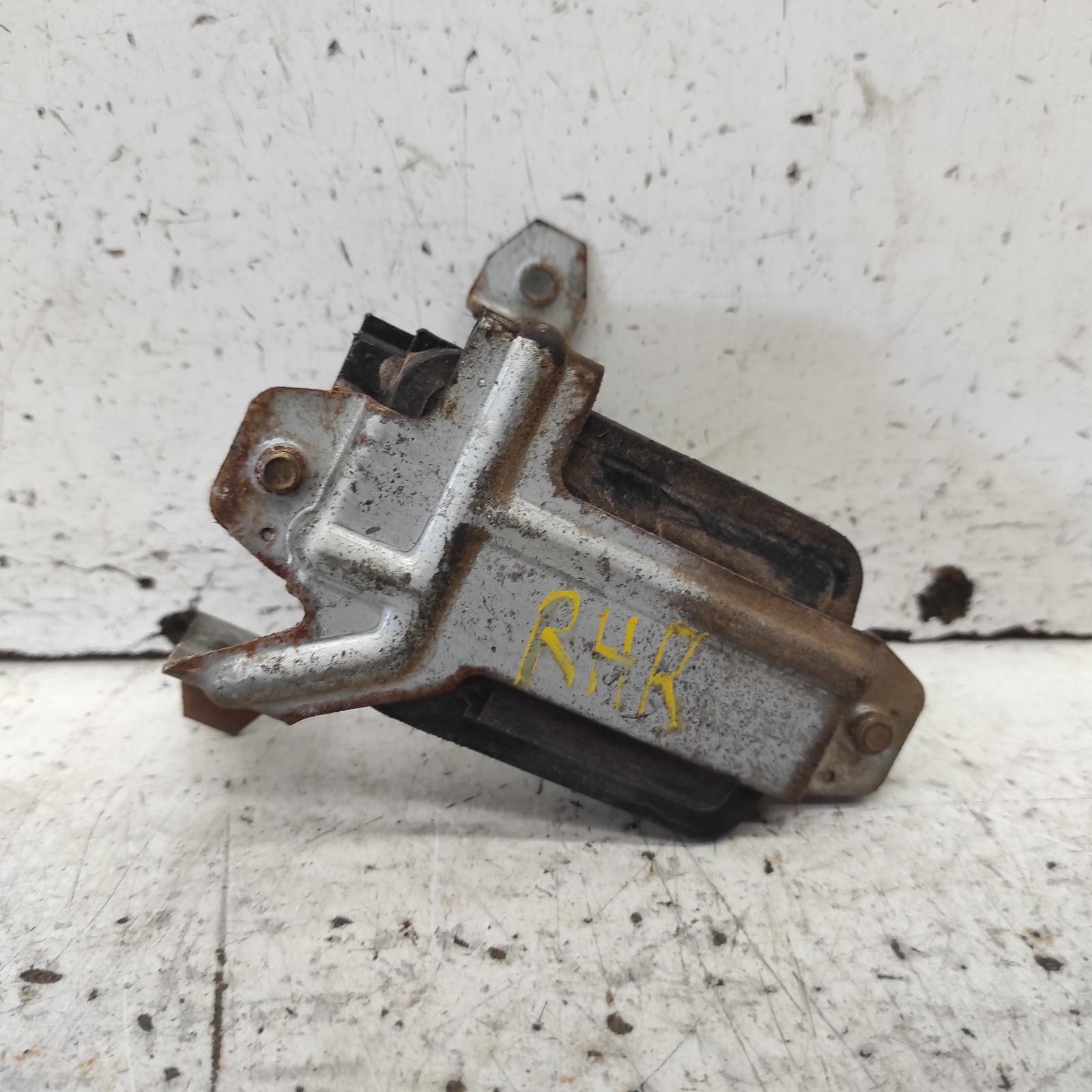 View Auto part Door/Boot/Gate Lock Mitsubishi Pajero 1994