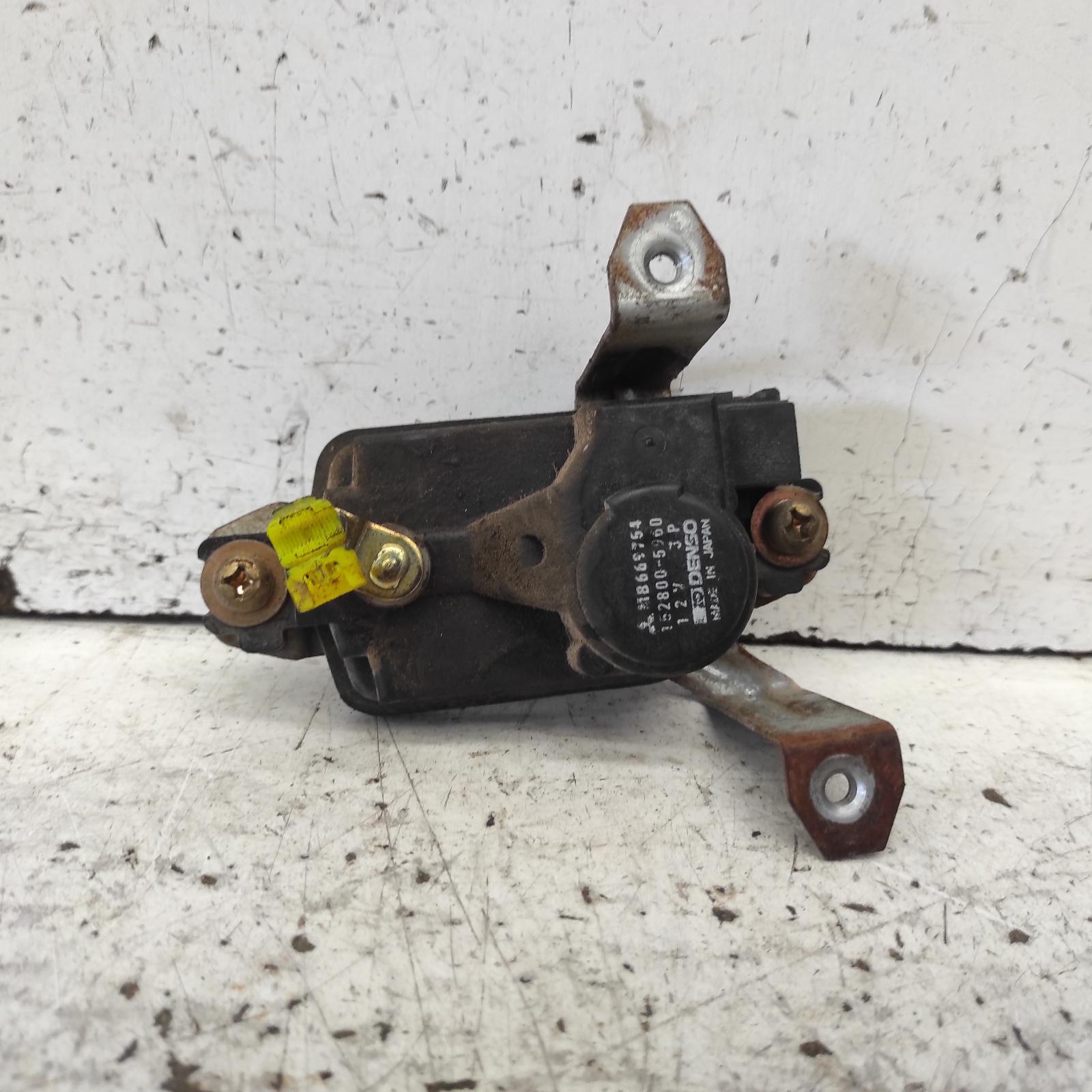 View Auto part Door/Boot/Gate Lock Mitsubishi Pajero 1994