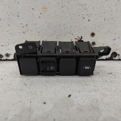 View Auto part Misc Switch/Relay Nissan Qashqai 2019