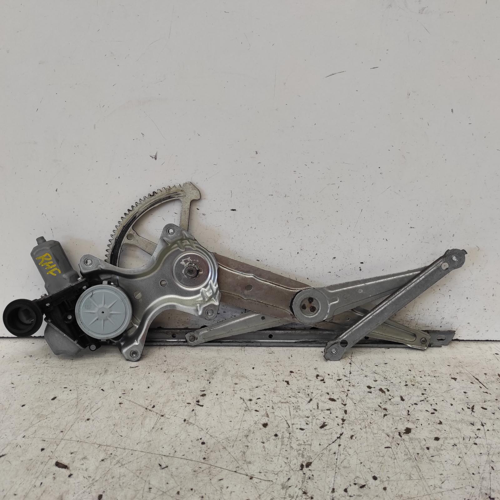 View Auto part Right Front Window Reg/Motor Toyota Camry 2013