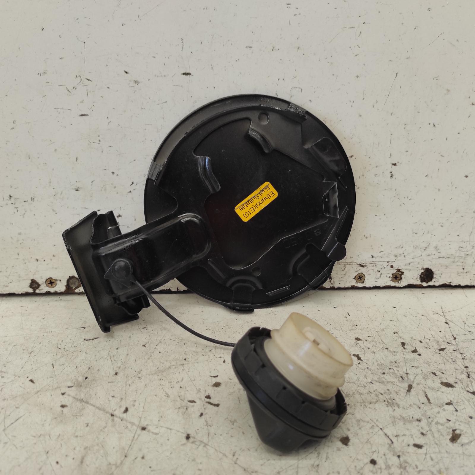 View Auto part Fuel Door / Filler Mazda 3 2018