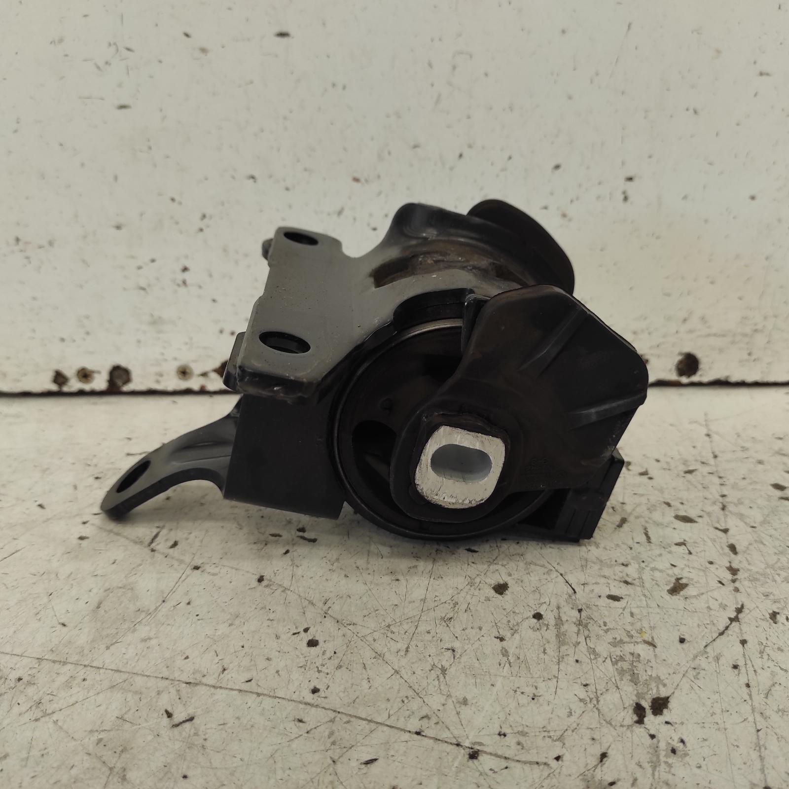 View Auto part Mount Mazda 3 2018