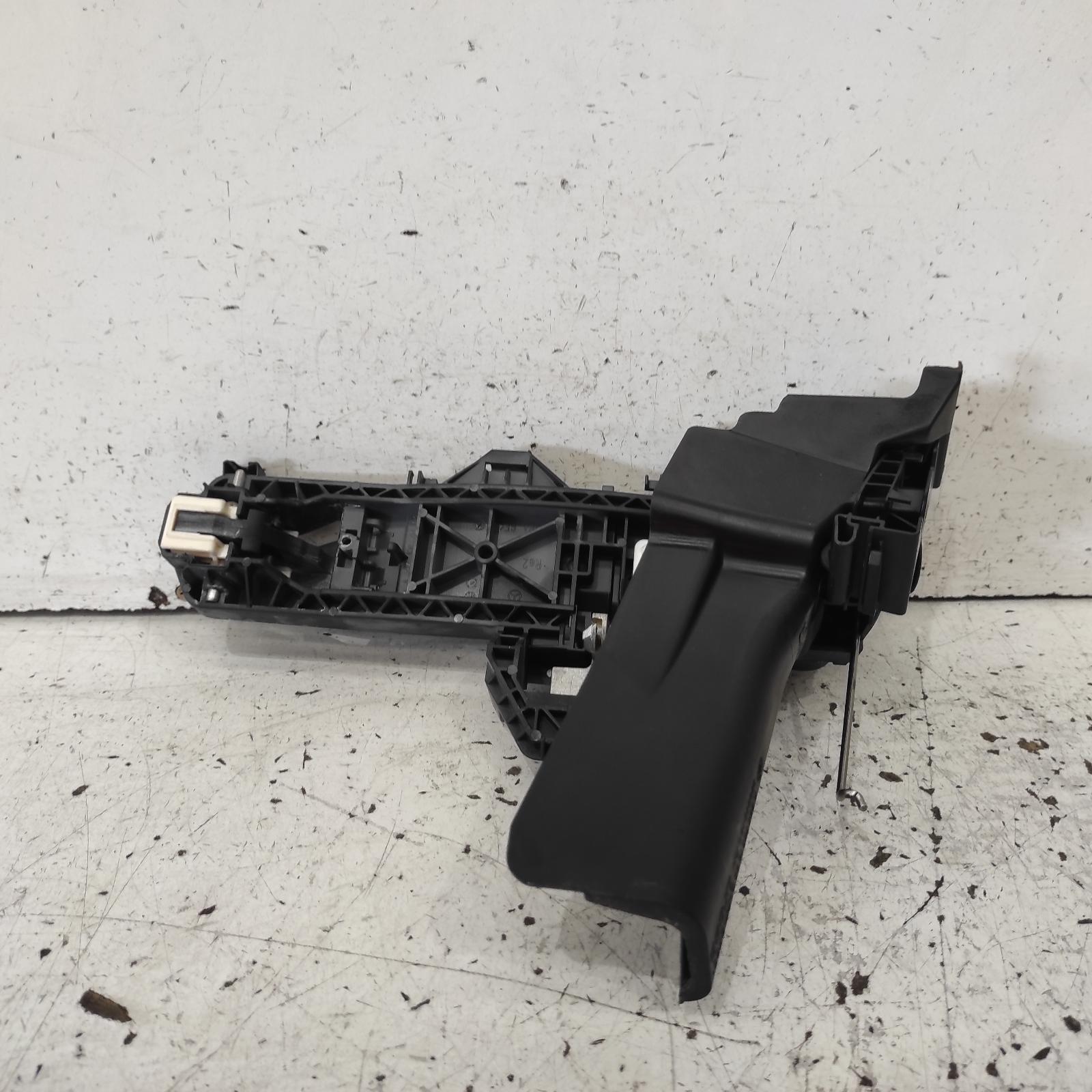 View Auto part Door Handle Mercedes C Class 2010