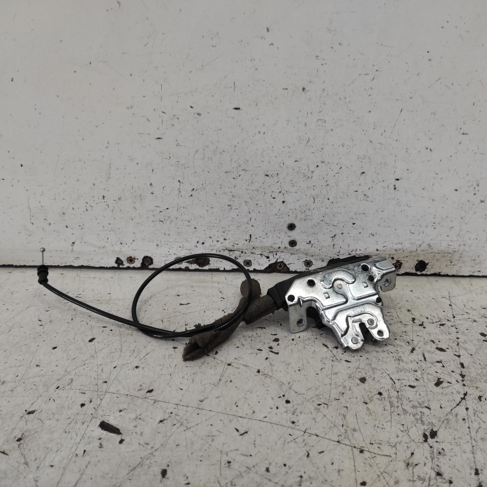 View Auto part Door/Boot/Gate Lock Mercedes C Class 2010