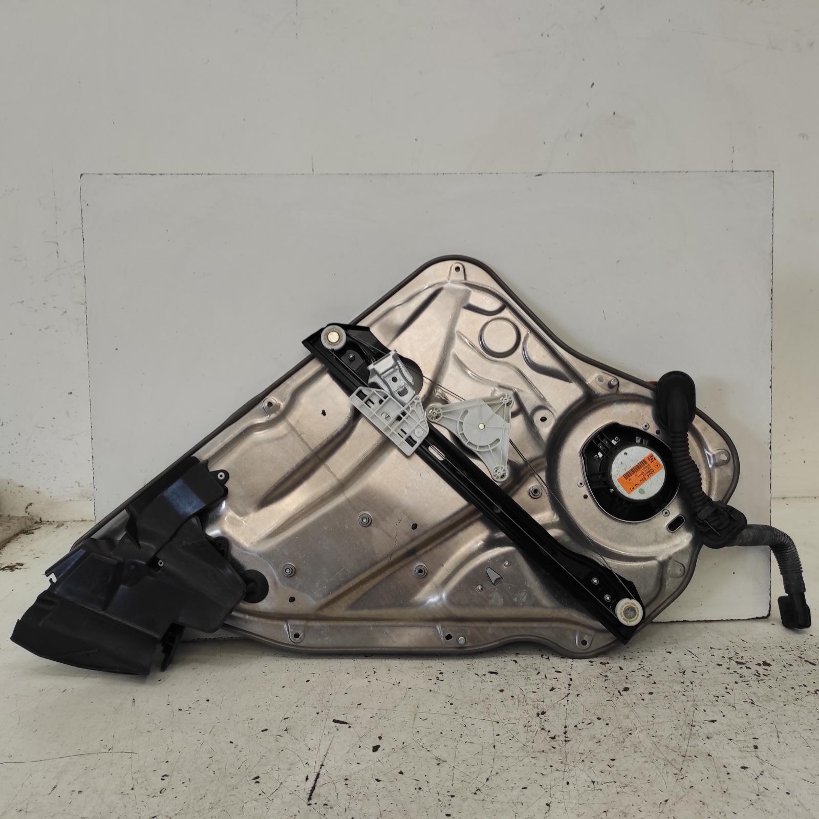 View Auto part Right Rear Wnd Reg/Motor Mercedes C Class 2010