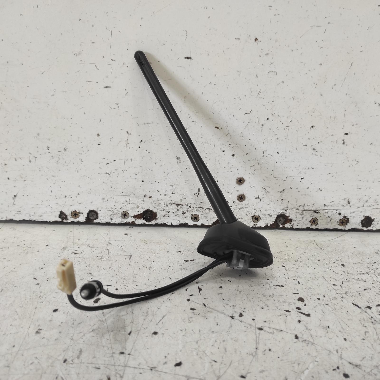View Auto part Antenna Mitsubishi Asx 2015