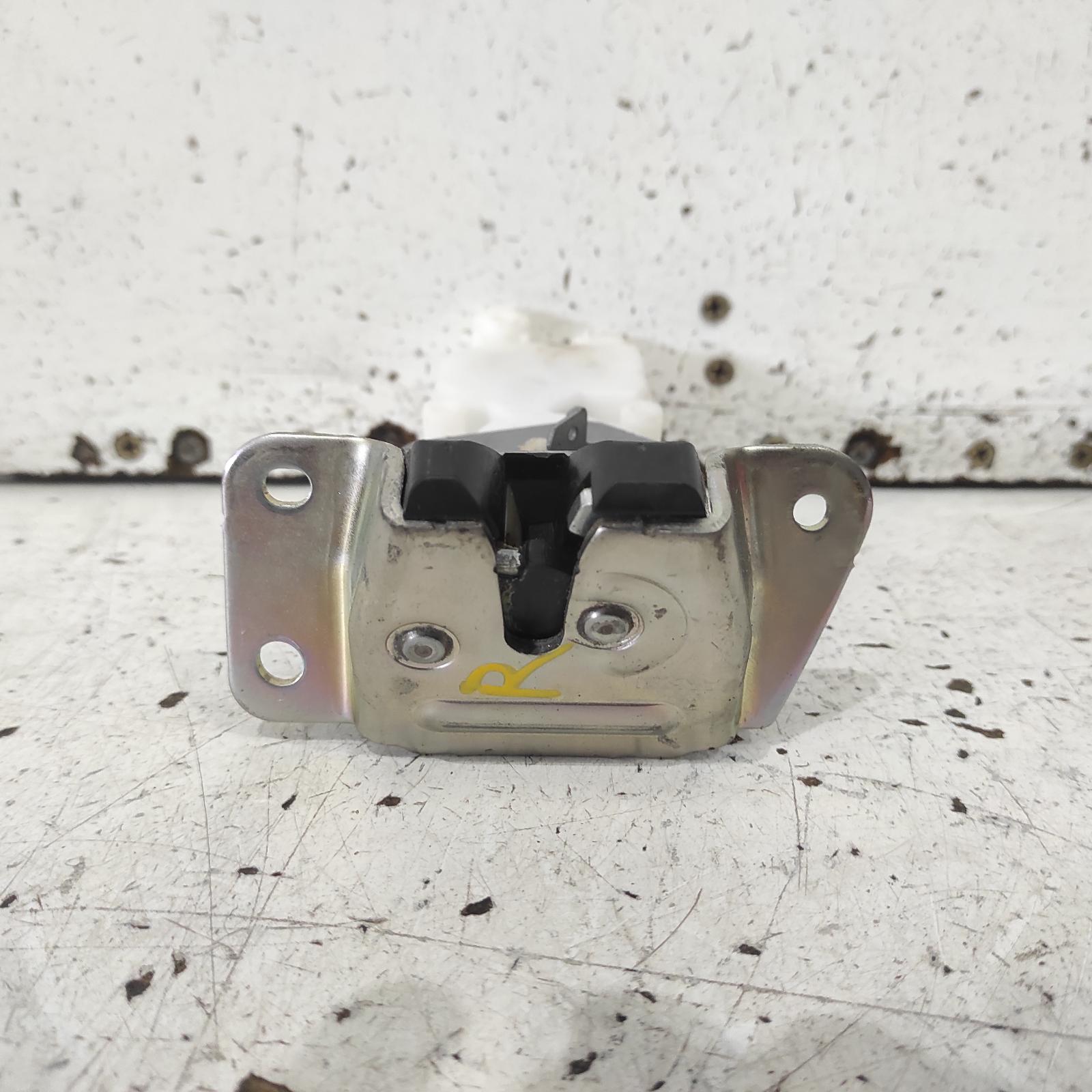 2015 Mitsubishi Asx Door/Boot/Gate Lock View Auto part Door/Boot/Gate Lock Mitsubishi Asx 2015