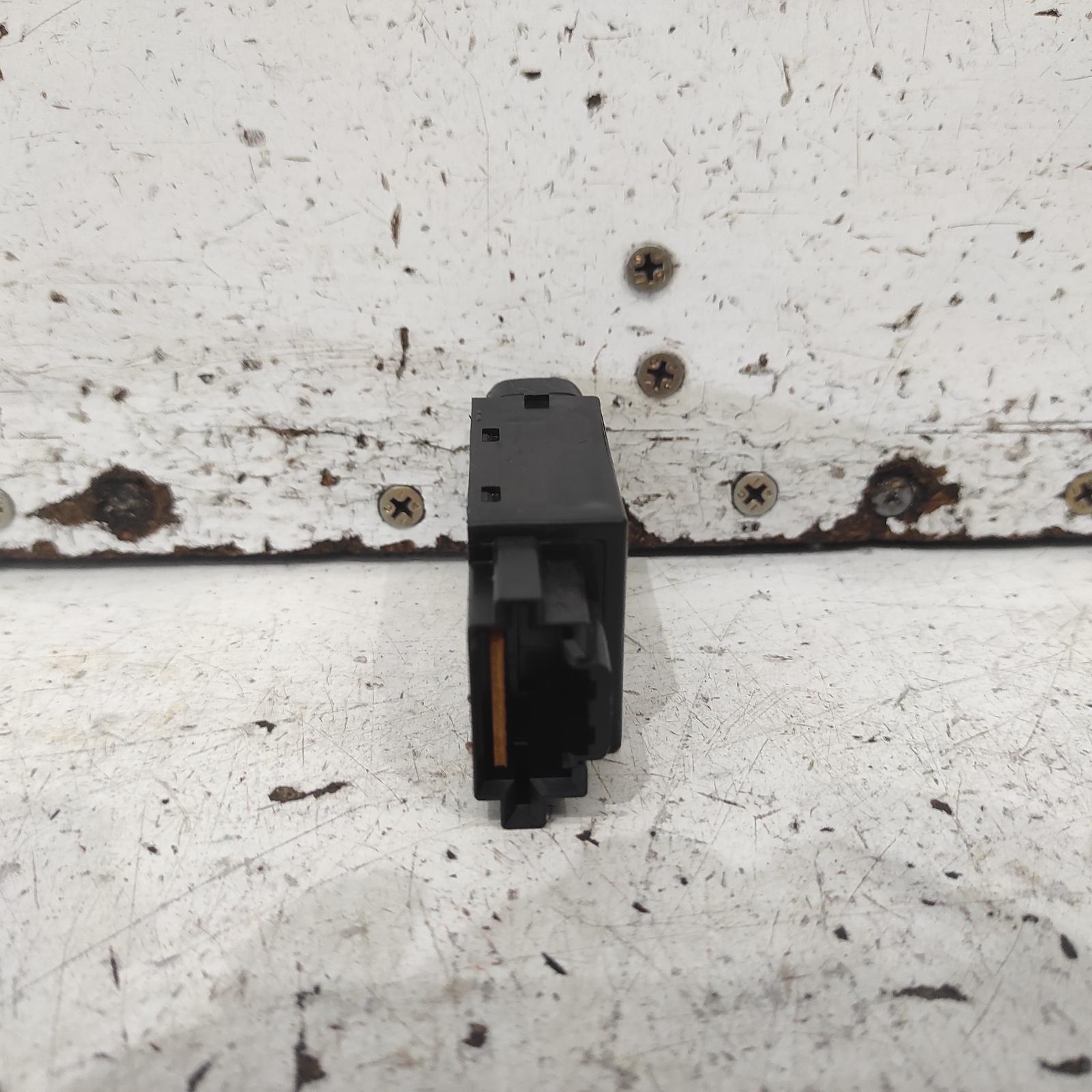 View Auto part Misc Switch/Relay Mitsubishi Asx 2015