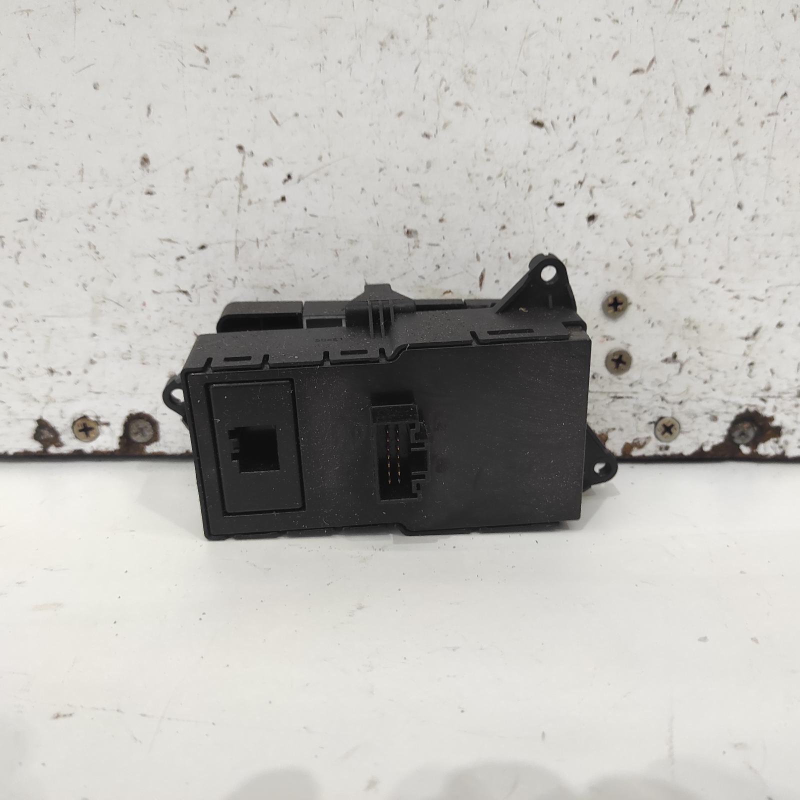 2015 Hyundai I30 Misc Switch/Relay View Auto part Misc Switch/Relay Hyundai I30 2015