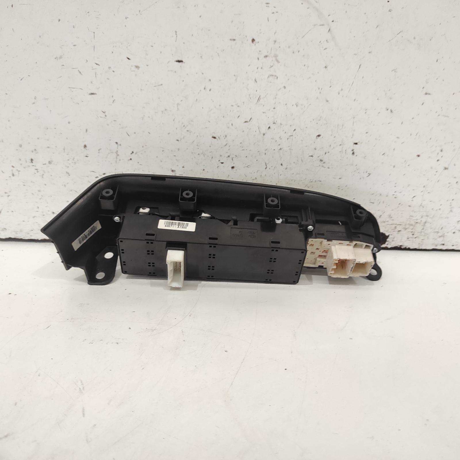 View Auto part Pwr Dr Wind Switch Kia Cerato 2014