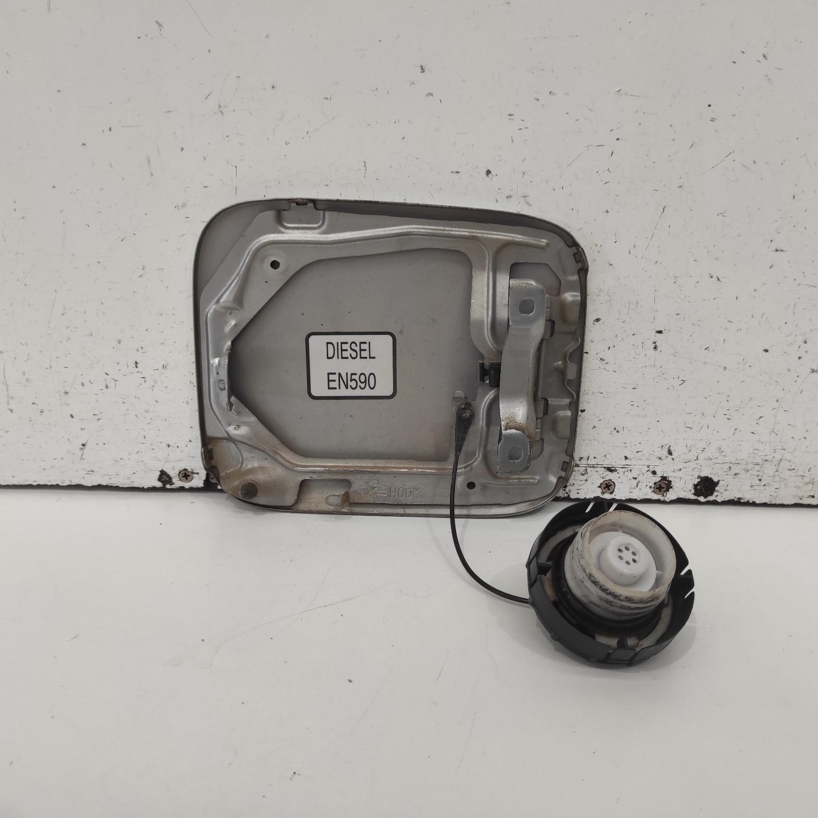 View Auto part Fuel Door / Filler Mitsubishi Pajero 2018