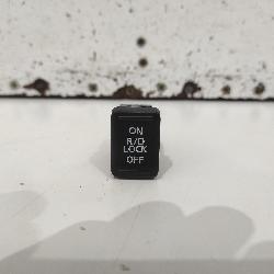 View Auto part Misc Switch/Relay Mitsubishi Pajero 2018