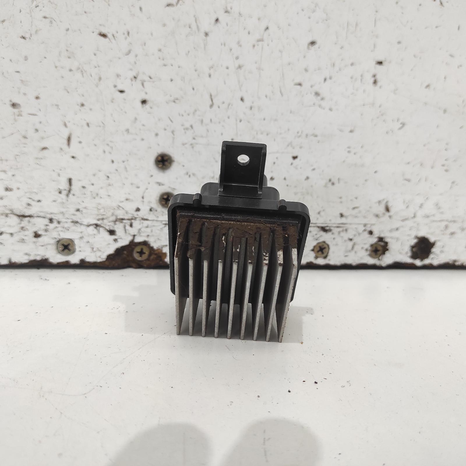 View Auto part Fan Speed Resistor Mitsubishi Pajero 2018