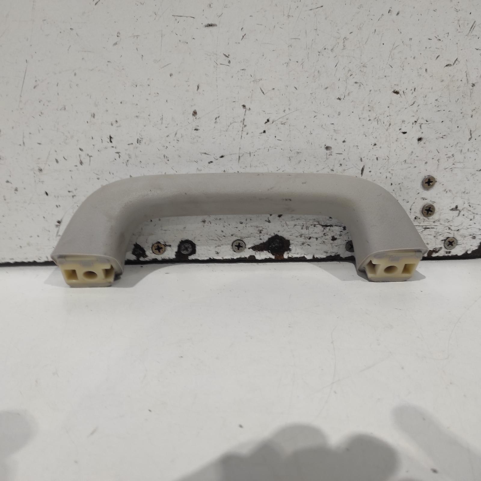 View Auto part Grab Handle Mitsubishi Pajero 2018