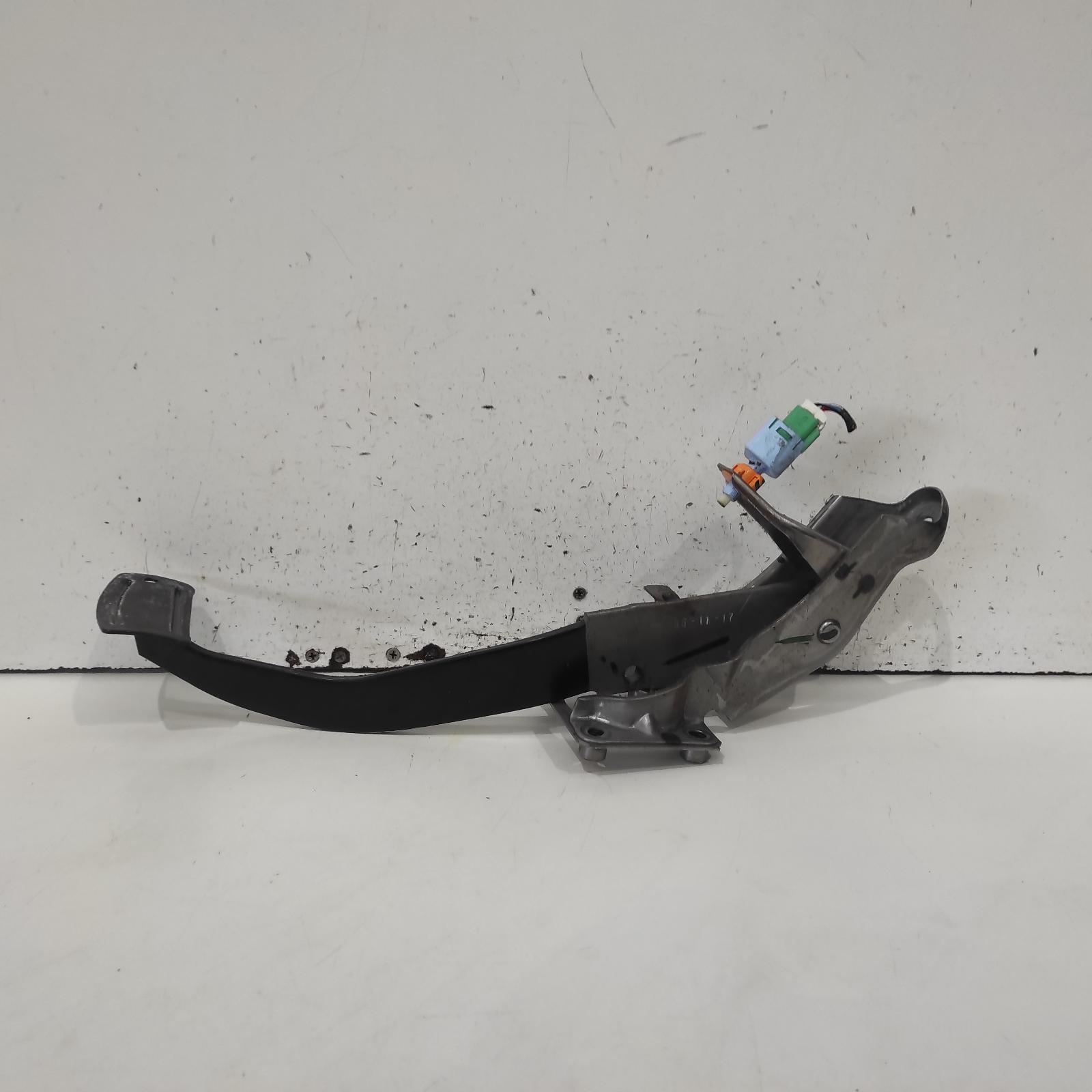 View Auto part Pedal Assembly Mitsubishi Pajero 2018